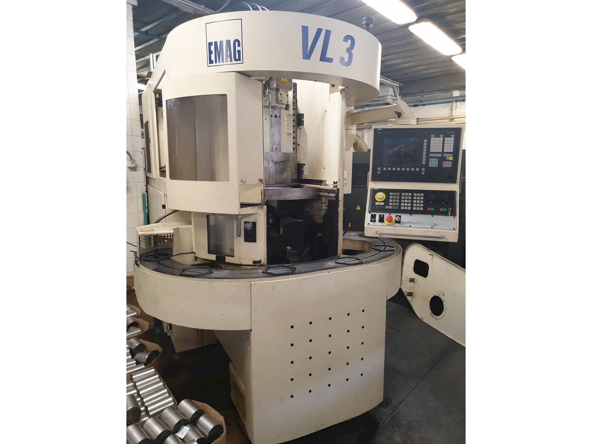 Front view of EMAG VL 3  machine