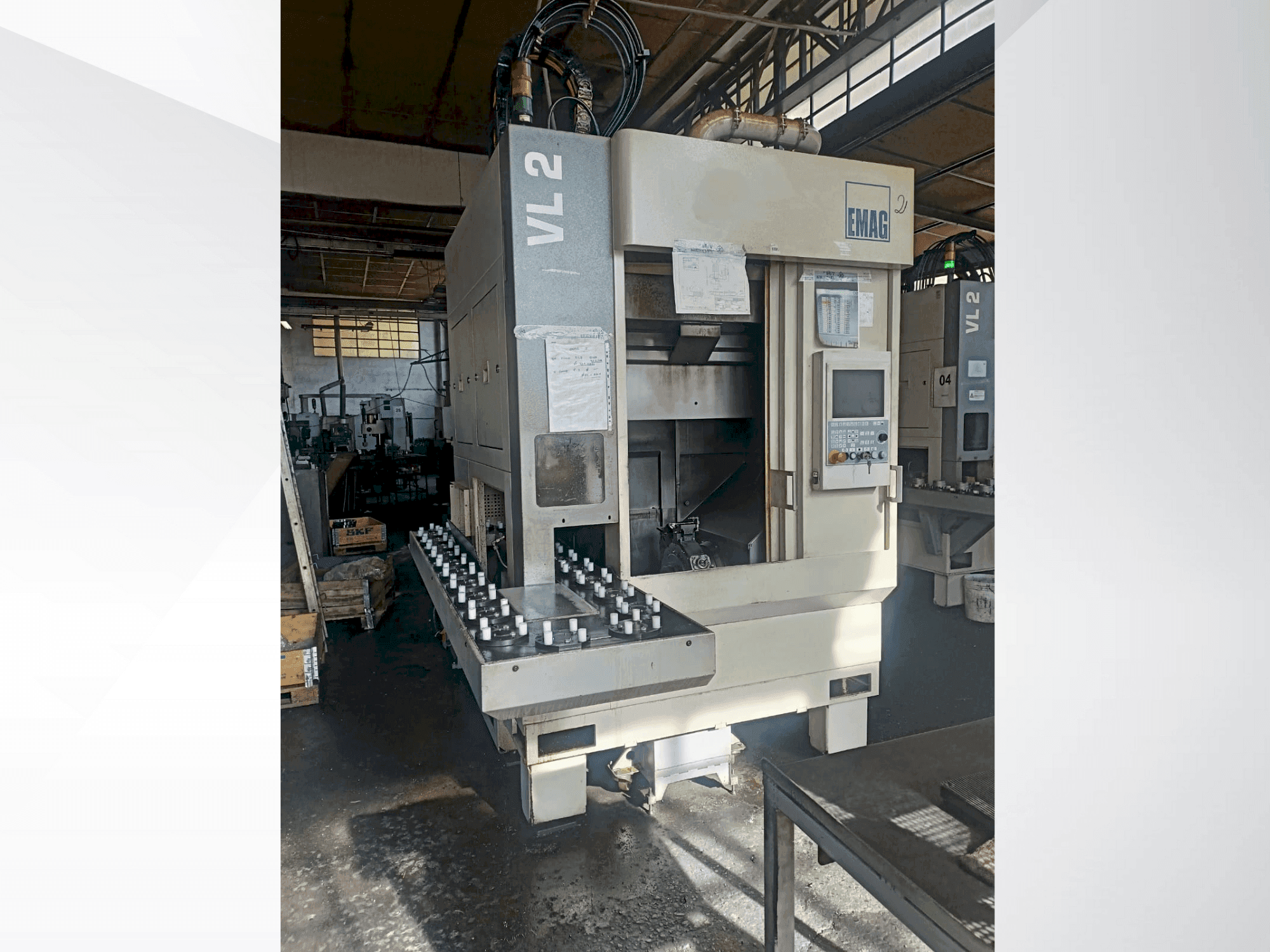 Front view of EMAG VL2  machine