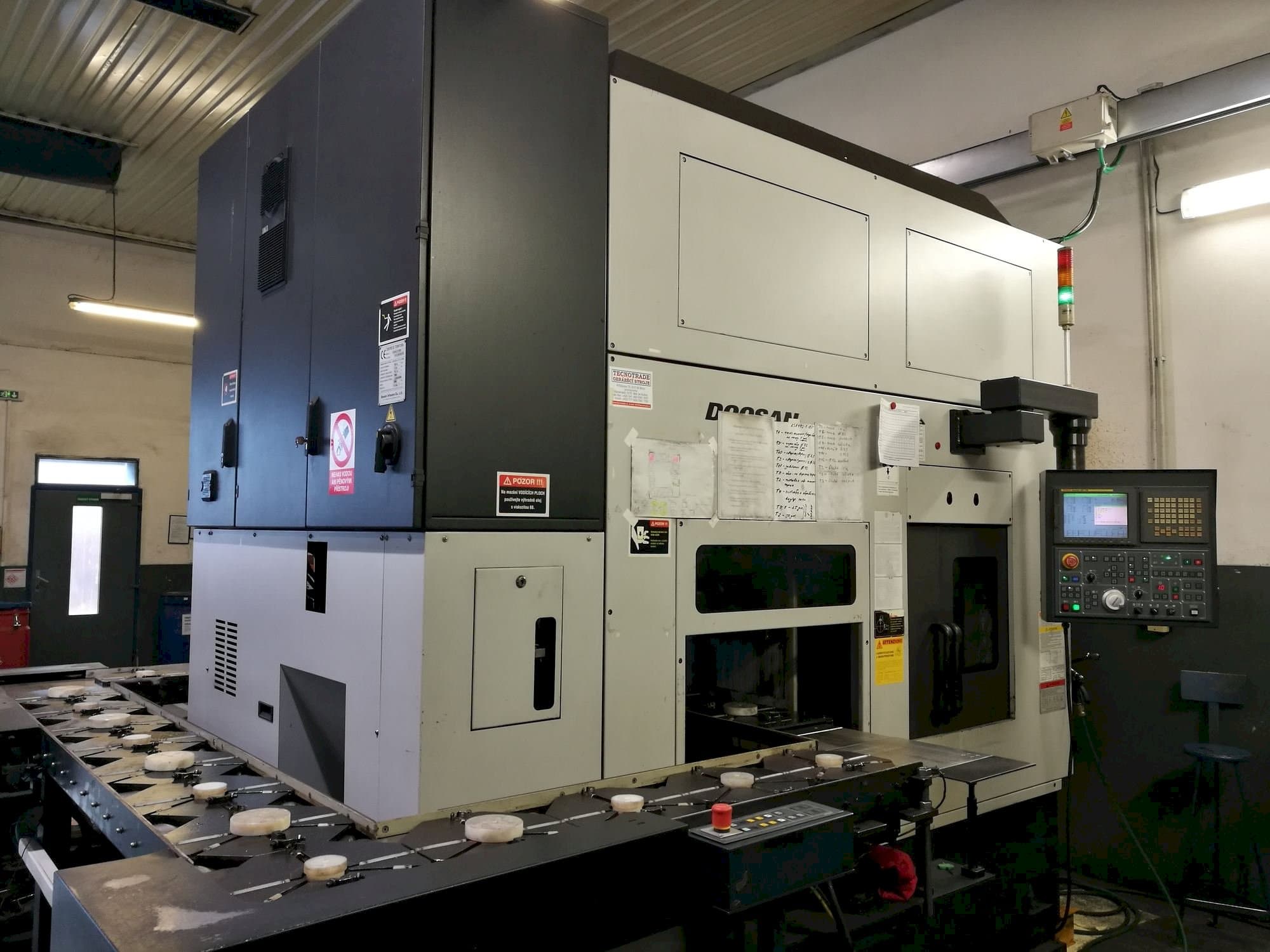 Front view of Doosan Puma Inverturn 3000M  machine