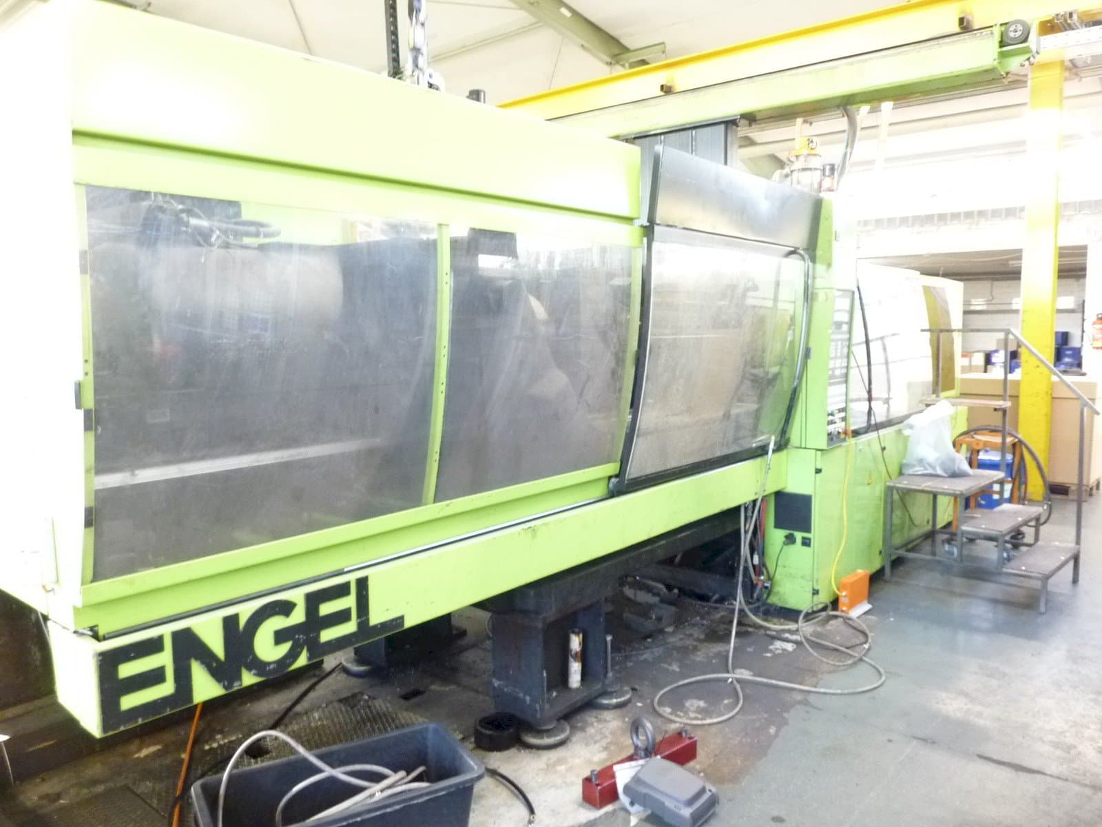 Front view of ENGEL ES 1800/275 HL machine
