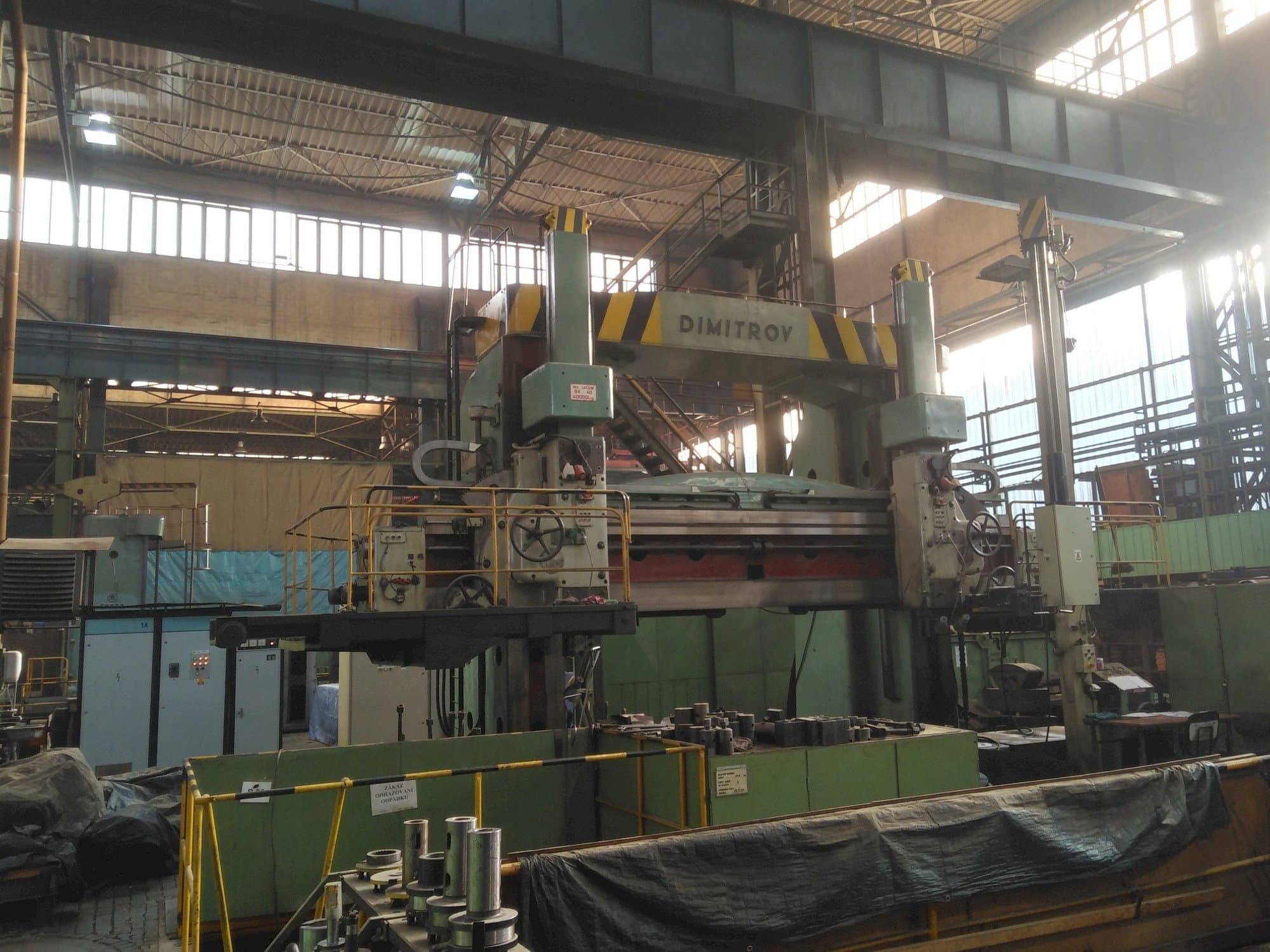 Left view of Dimitrov 4000 machine