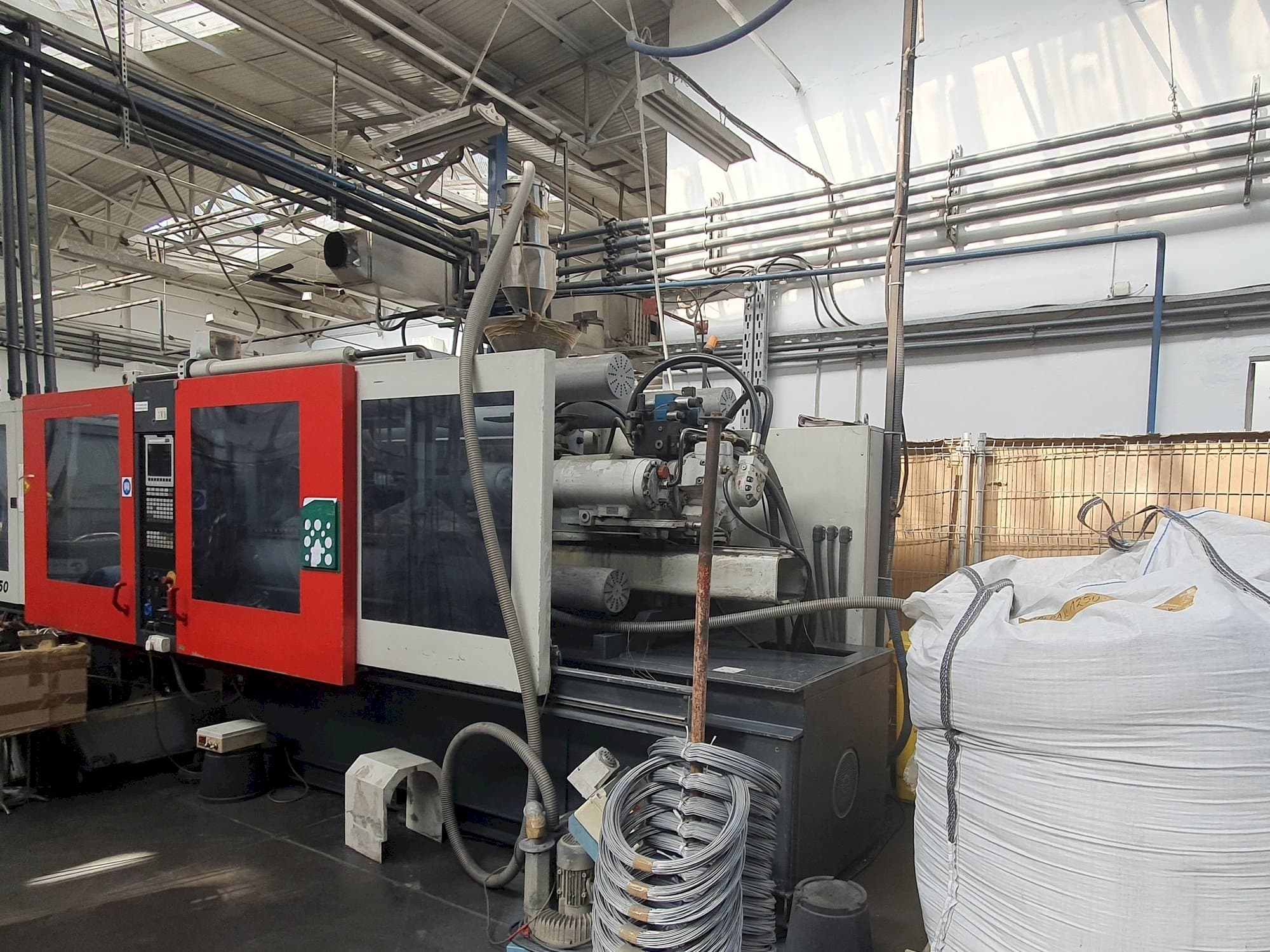 Front view of FERROMATIK MILACRON MAXIMA MV 350 machine