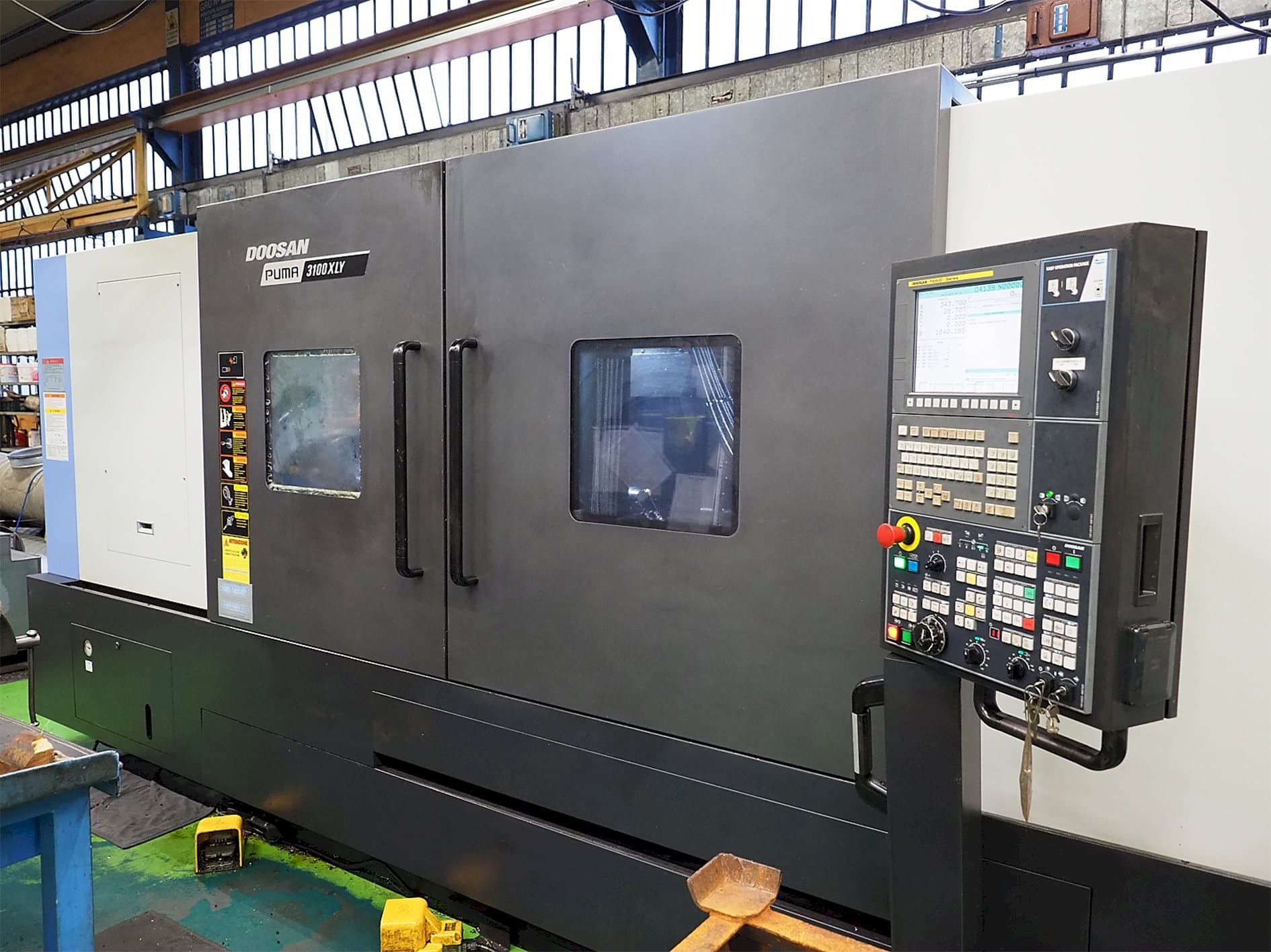 Front view of Doosan Puma 3100XLY machine