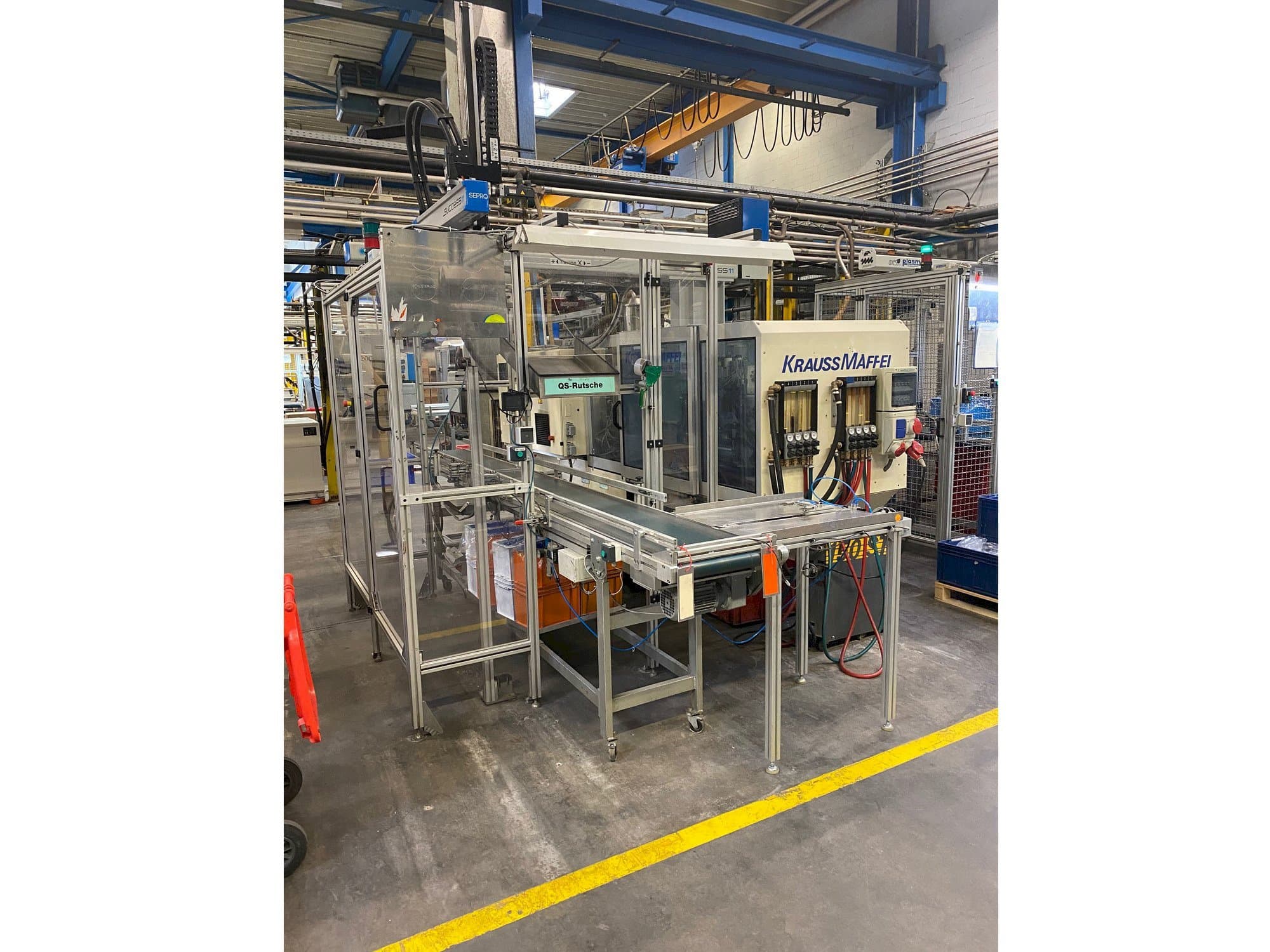 Front view of Krauss Maffei 80-390 C2  machine