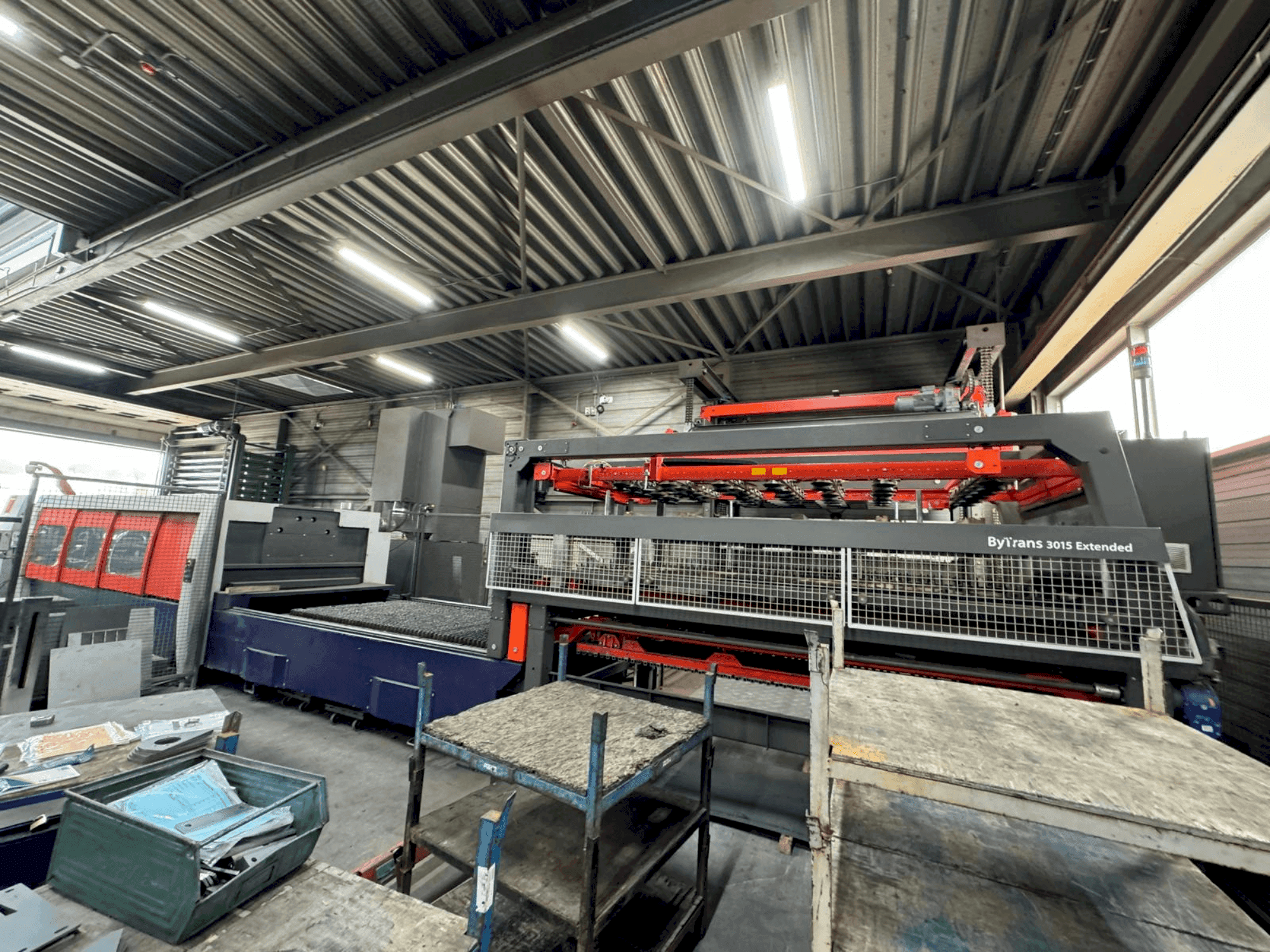 Front view of Bystronic Bytower 3015 + Bytrans Extended 3015  machine
