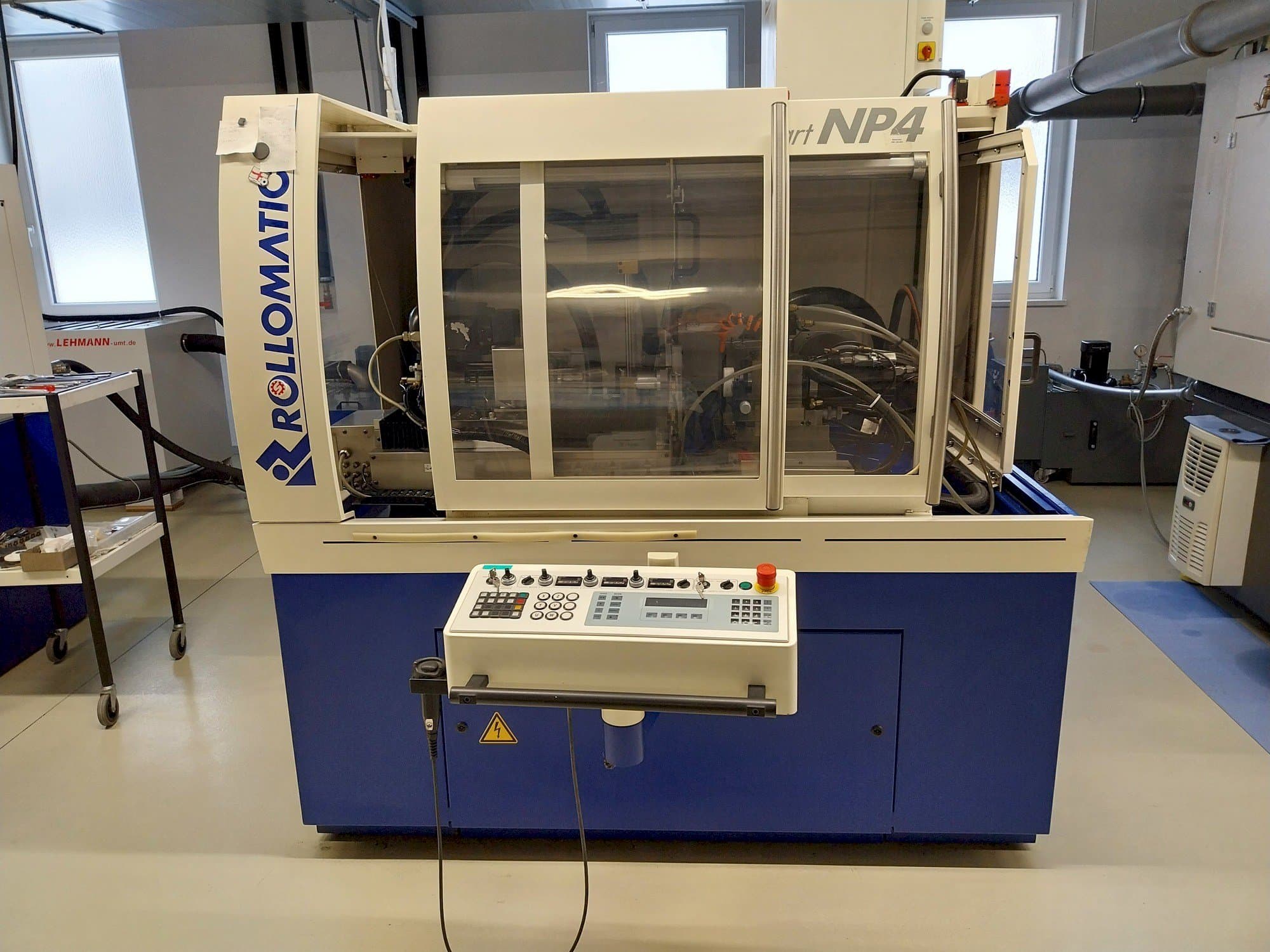 Front view of ROLLOMATIC NP4 machine