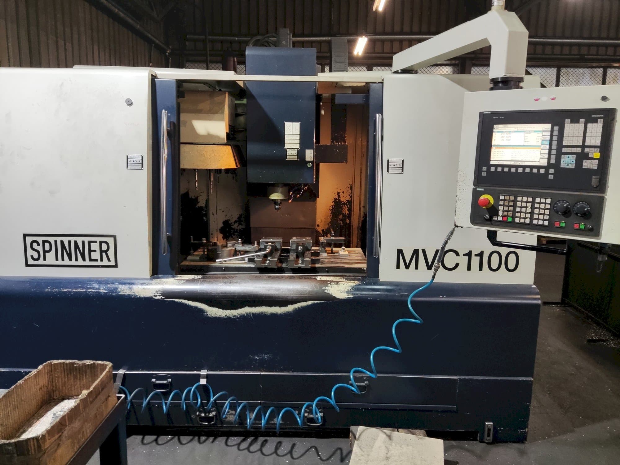 Front view of SPINNER MVC-1100 machine