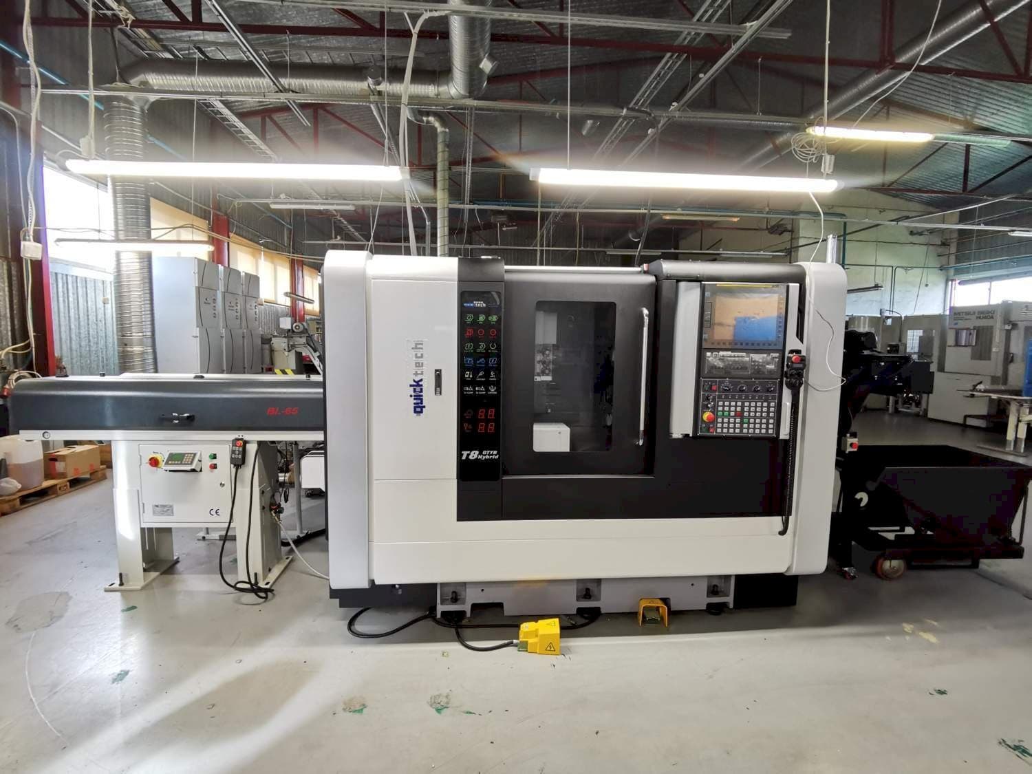 Front view of Quick-Tech T8-Hybrid-YB  machine