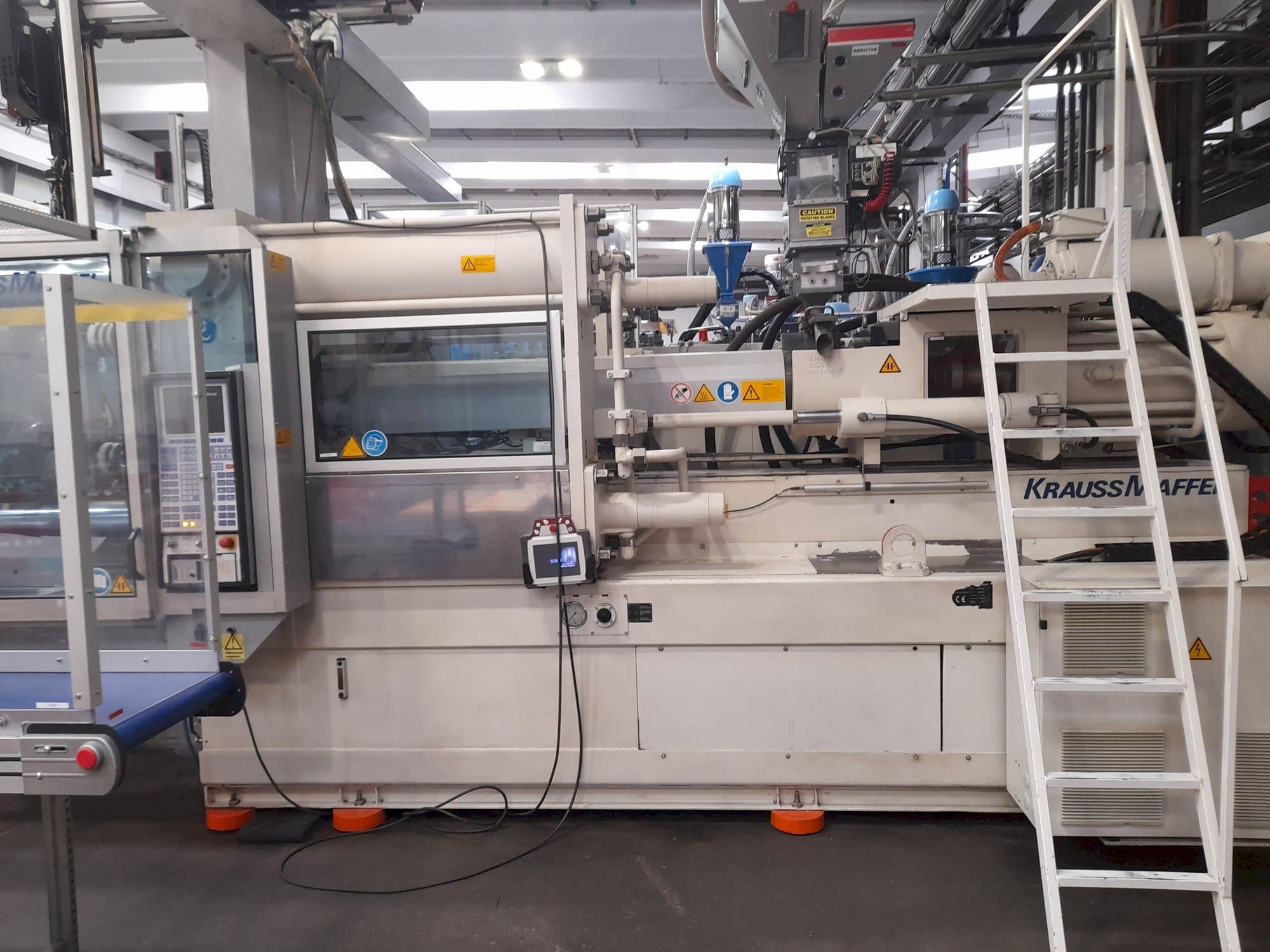 Front view of Krauss Maffei KM 450-3500 C3 machine