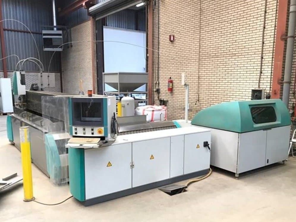 Front view of Flow WMC 3020 machine