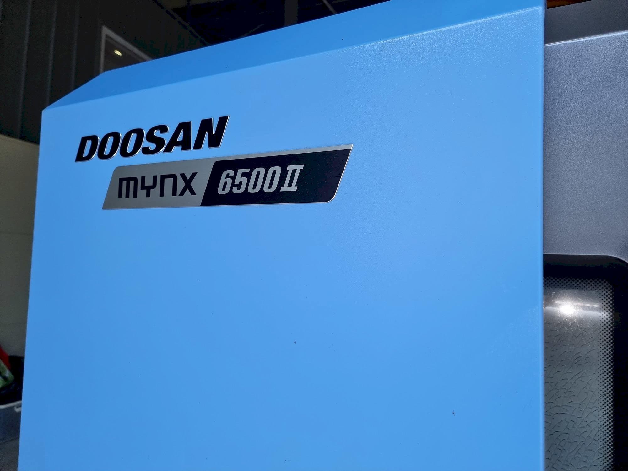 Front view of Doosan MYNX 6500Ⅱ machine
