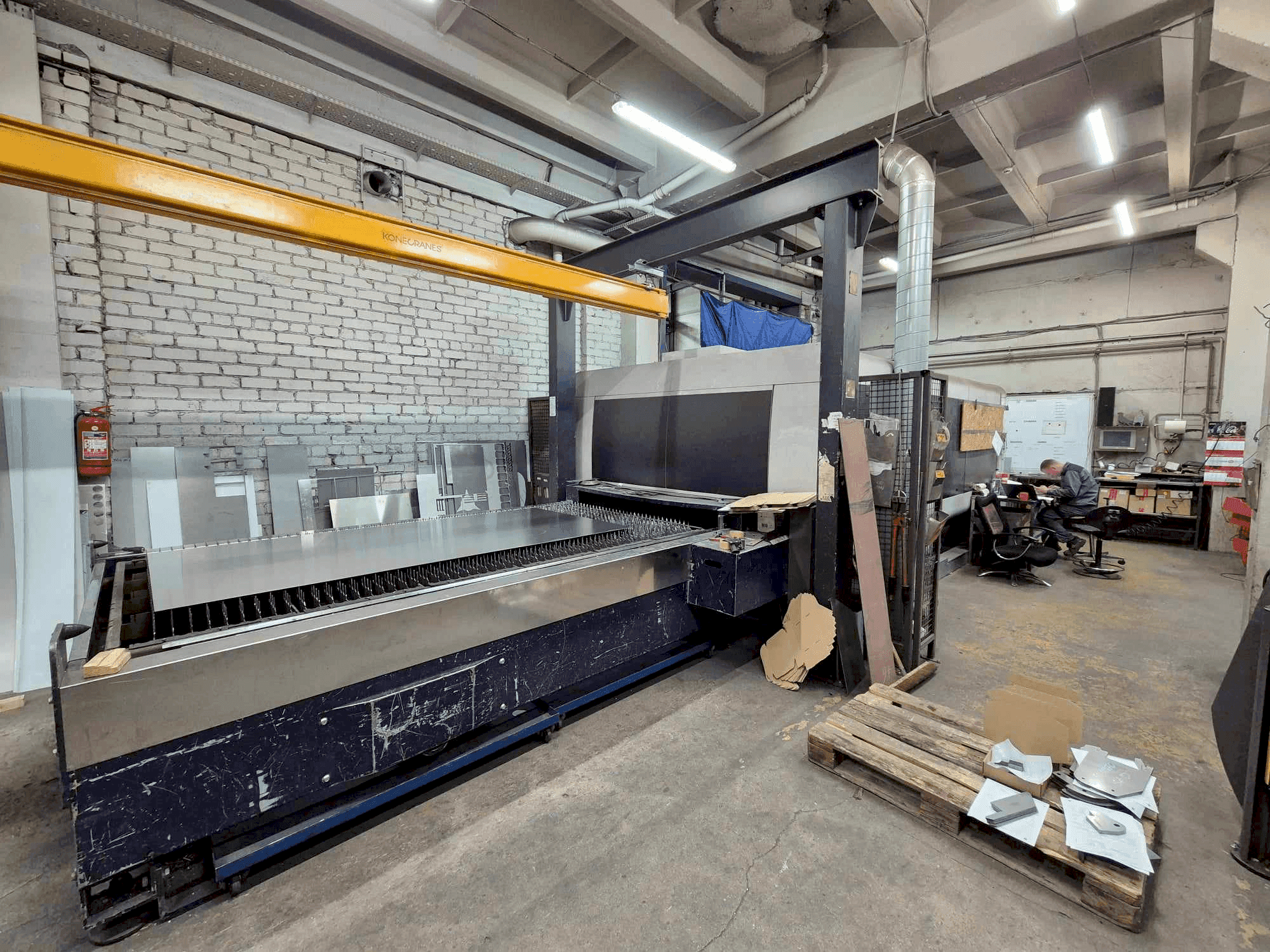 Front view of Bystronic BySprint Fiber 3015 (2012)  machine