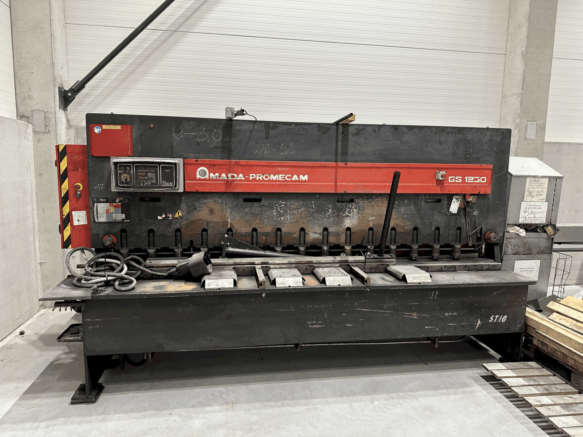Front view of AMADA Promecam GS1230  machine