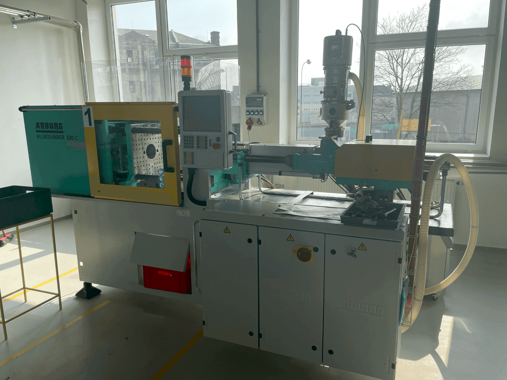 Front view of Arburg Allrounder 320C 500-170 machine