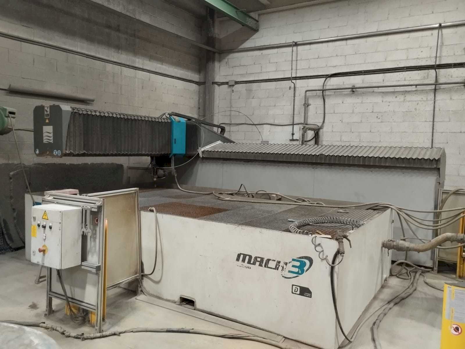 Front view of Flow Mach3 4020B machine