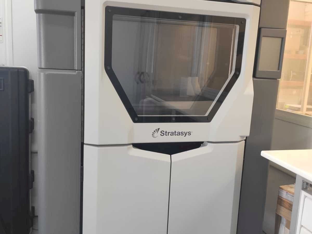 Front view of Stratasys Fortus 450MC machine