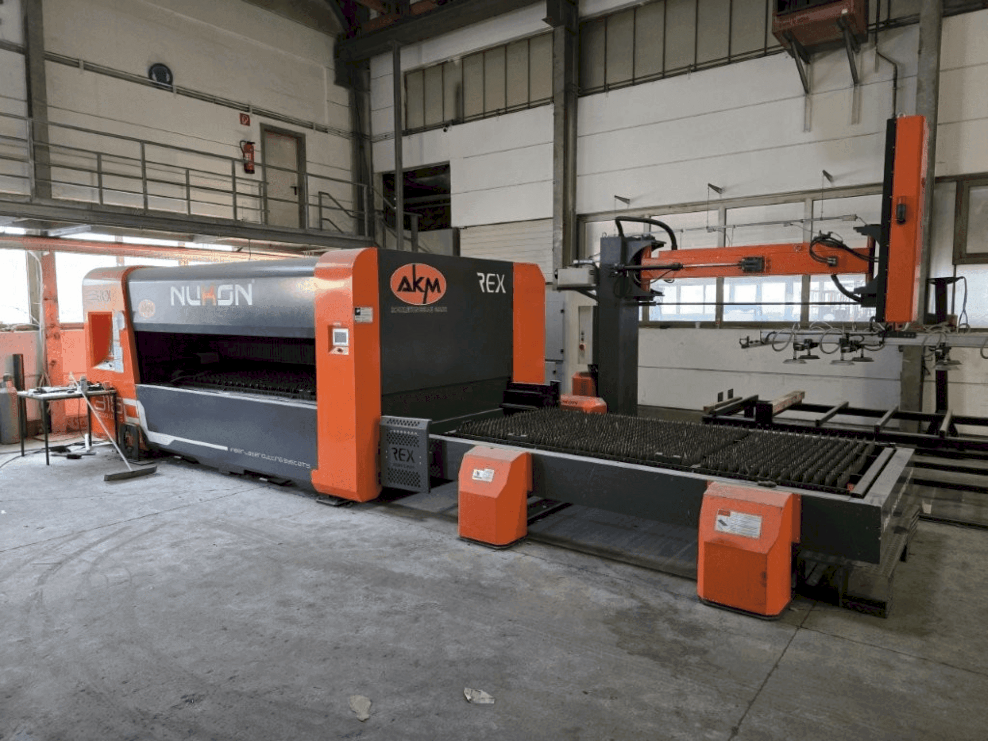 Front view of NUKON Rex 315  machine