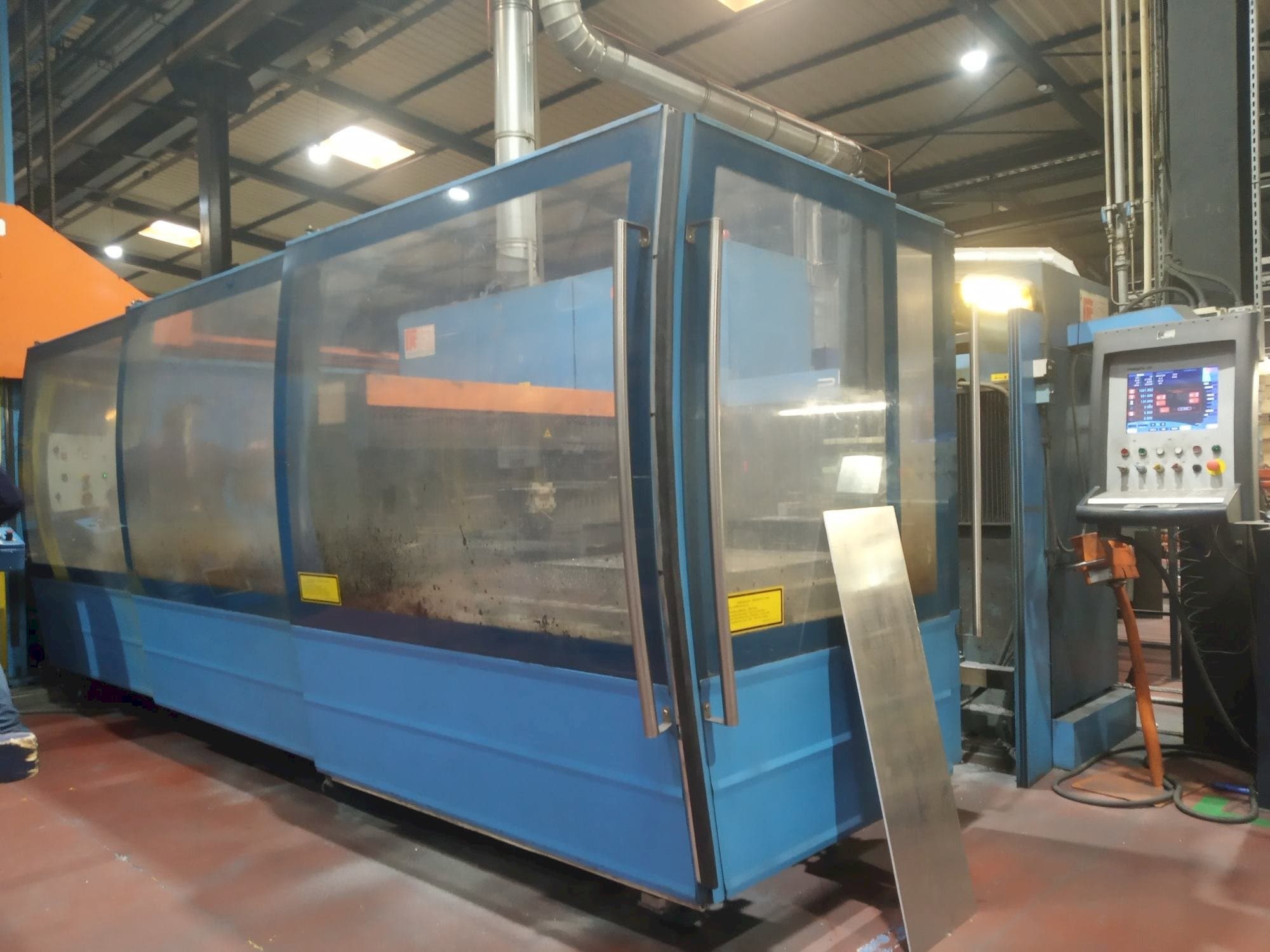 Left view of Prima Power Platino 1530 machine