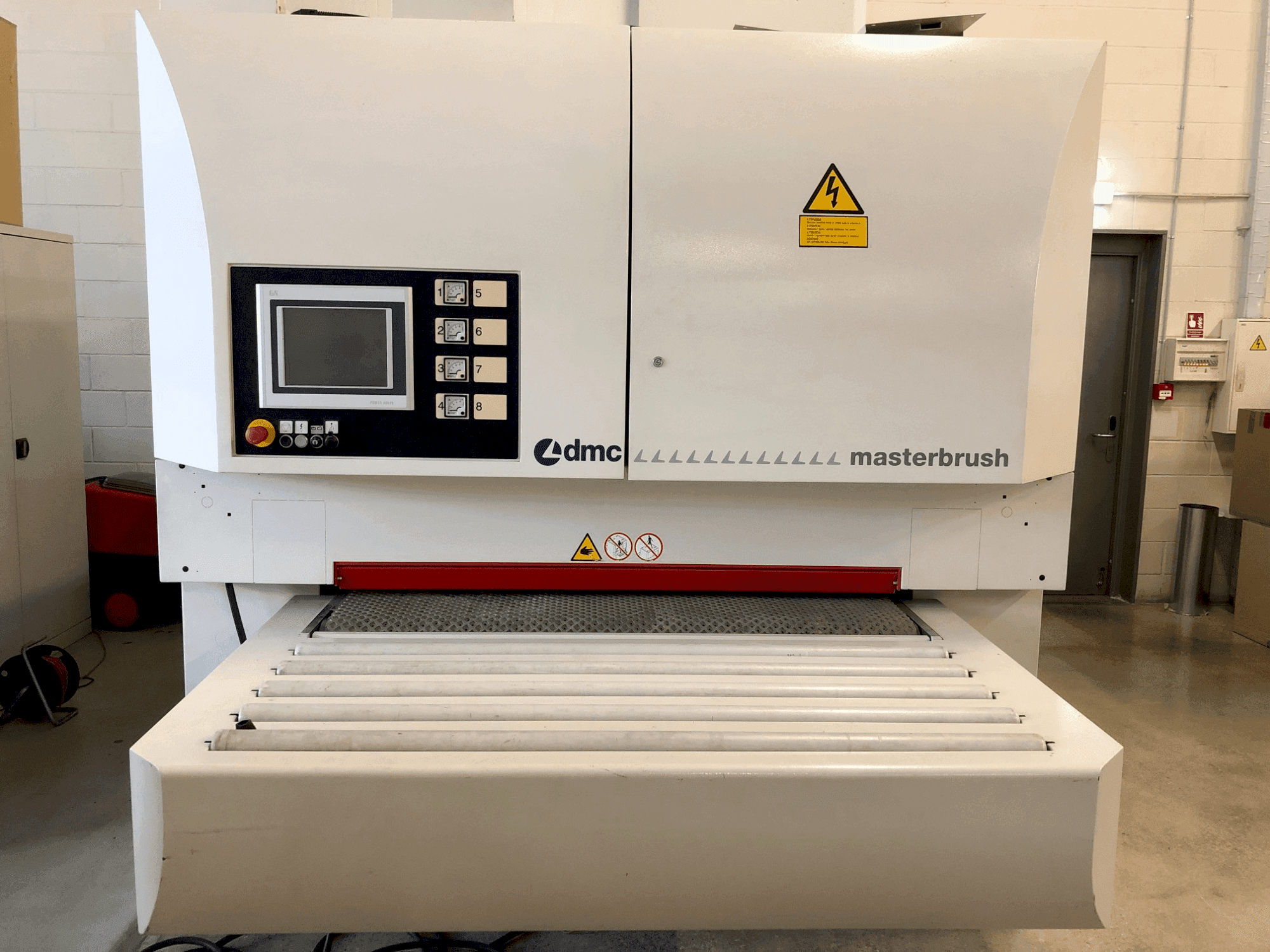 Front view of DMC MASTERBRUSH MB 1350 M4 (2011) machine
