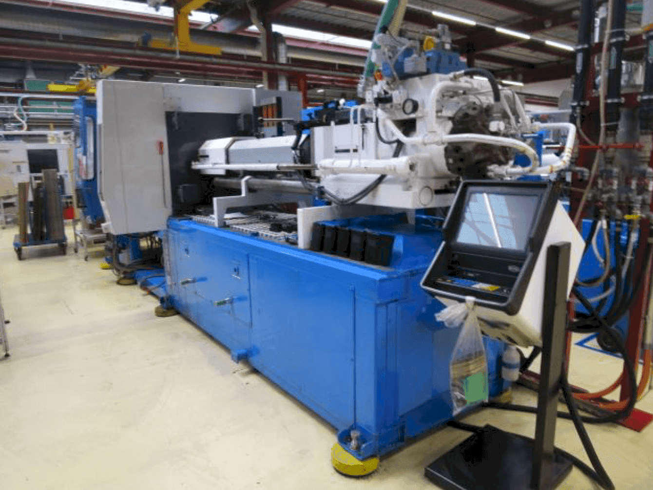 Front view of ENGEL E-Motion 940/280 machine