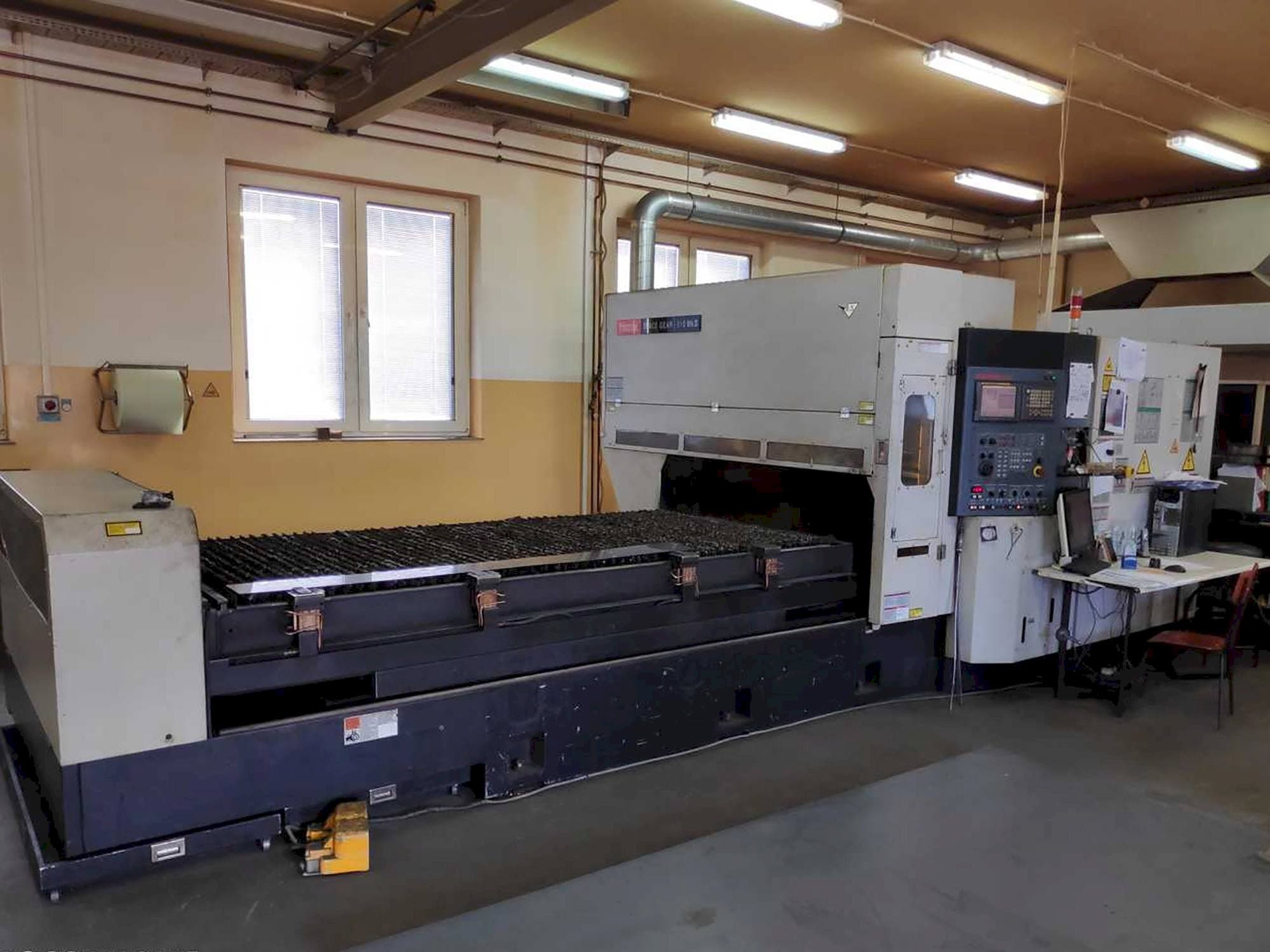 Front view of Mazak Space Gear 510 Mk II machine