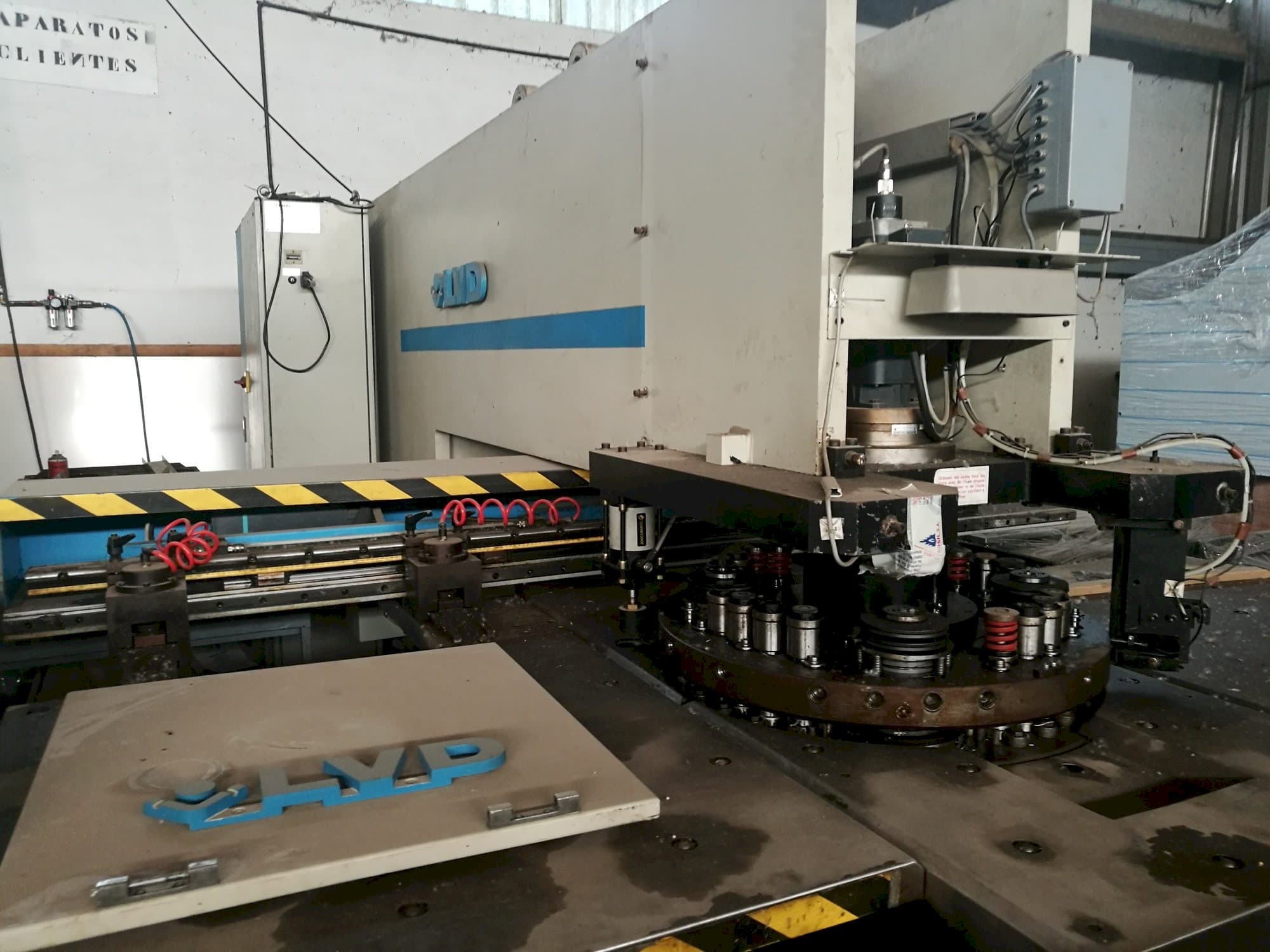 Left view of LVD DELTA 1000 THIN  machine