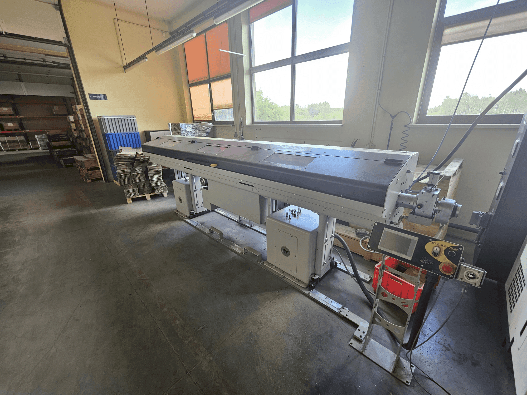 Front view of TOP Automazioni FUSION 352 SX machine