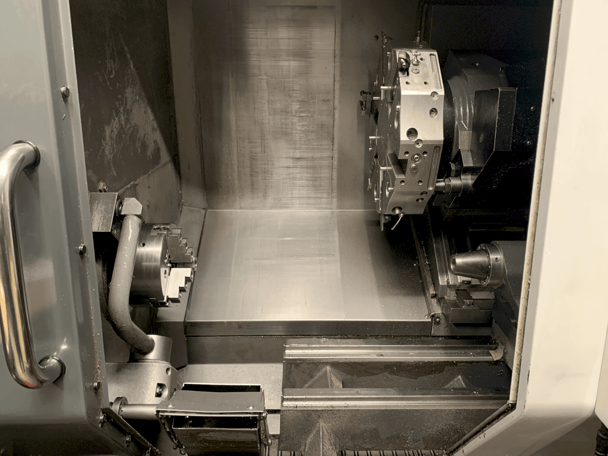 Front view of HAAS ST-20Y machine