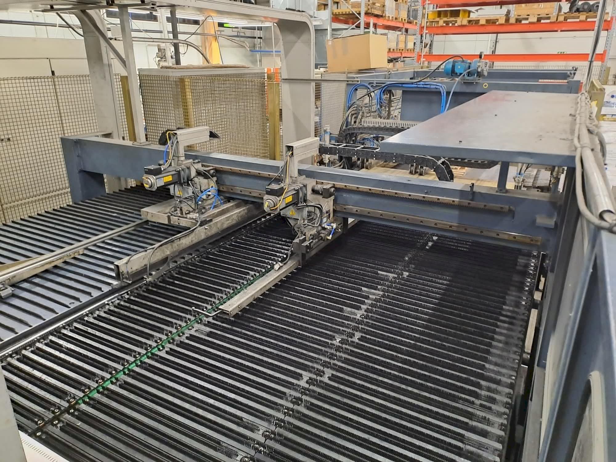 Front view of Salvagnini S4  machine