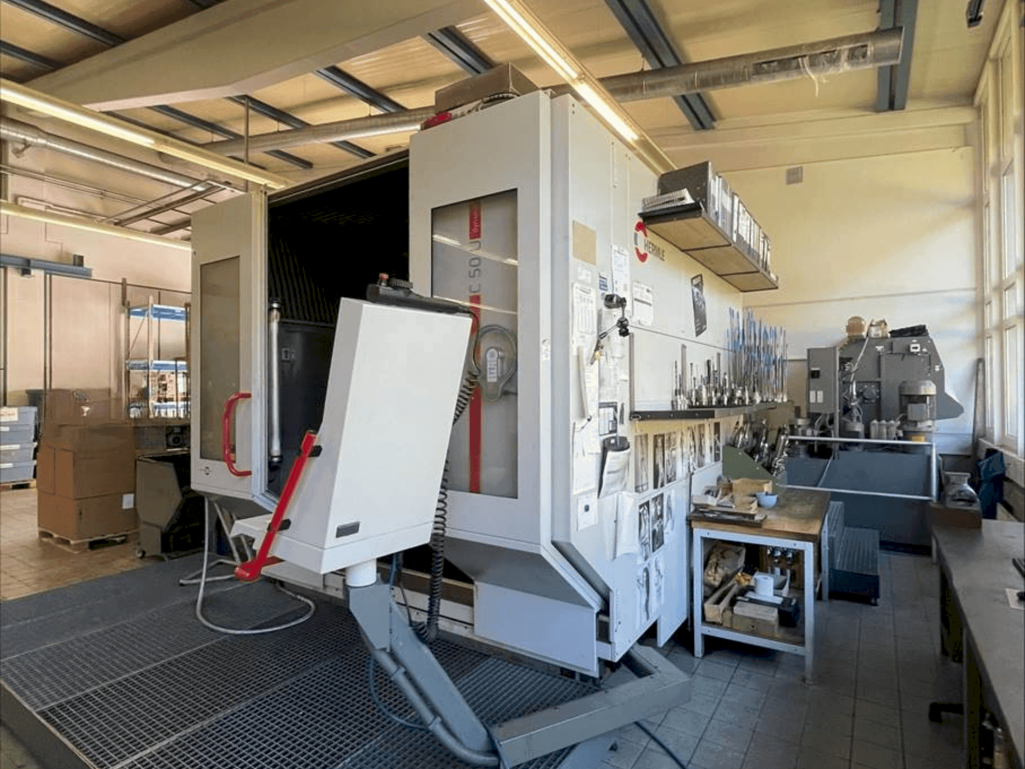 Front view of HERMLE C50U  machine