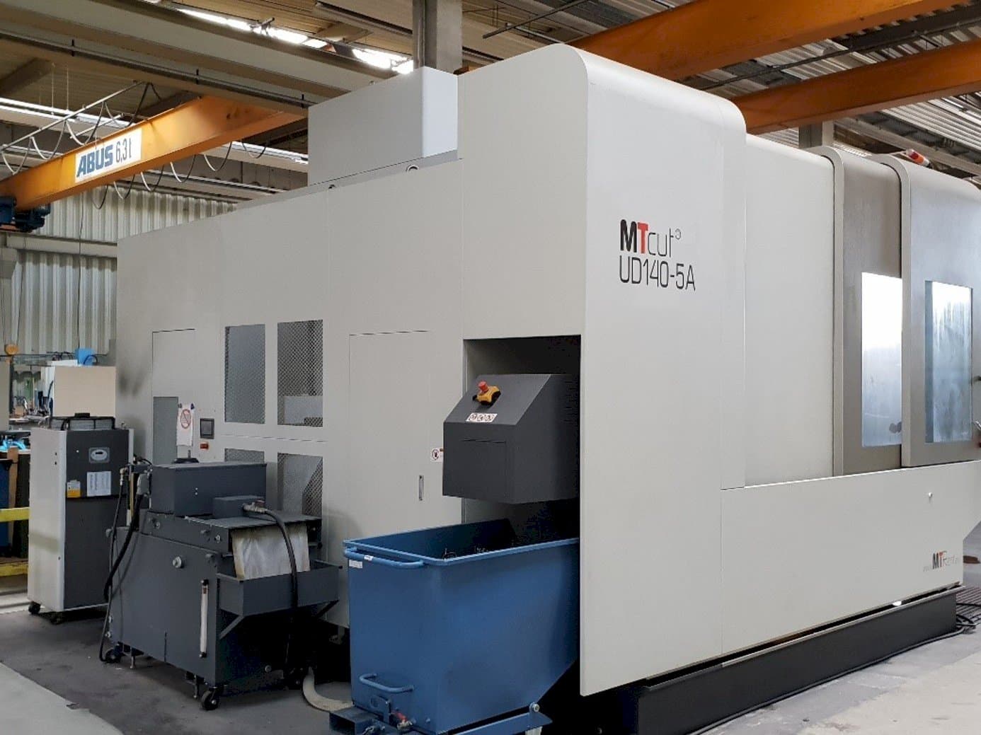 Front view of MTcut UD140H-5A machine