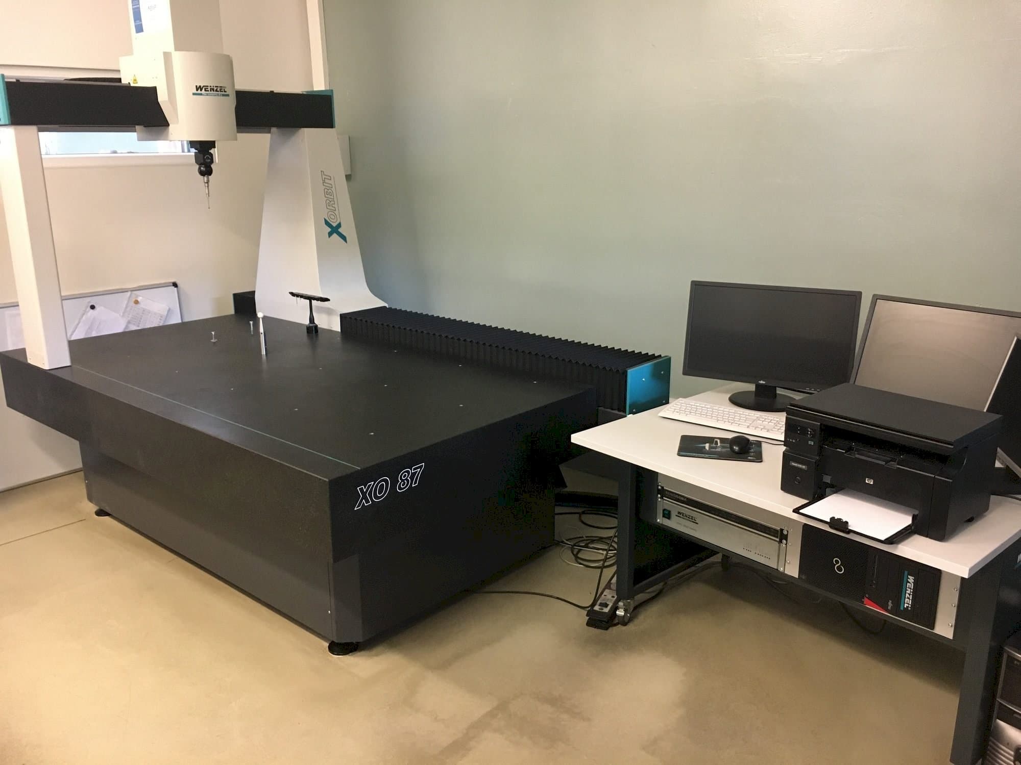 Front view of Wenzel X-Orbit 800 / 1000 / 700 CNC machine