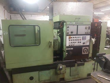 Front view of TOS OFA 32 A machine