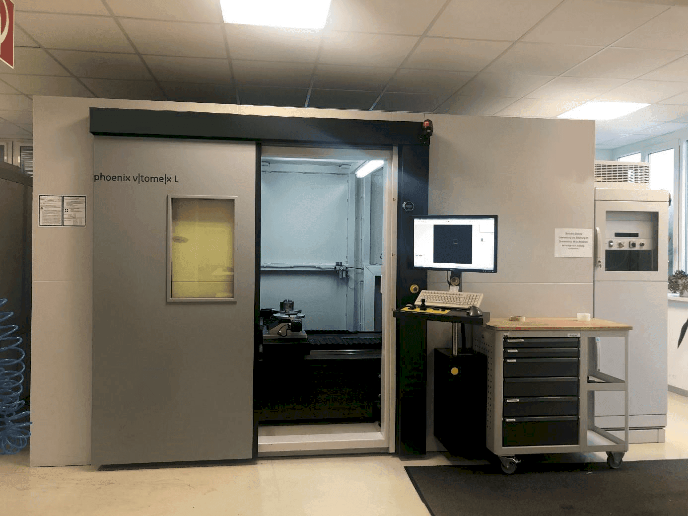 Front view of Phoenix V|tome|x L 240 machine