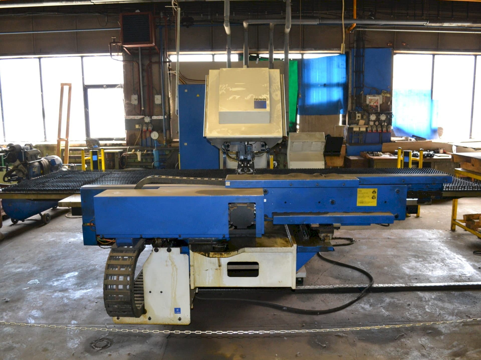Front view of Trumpf Trumatic 2000R machine