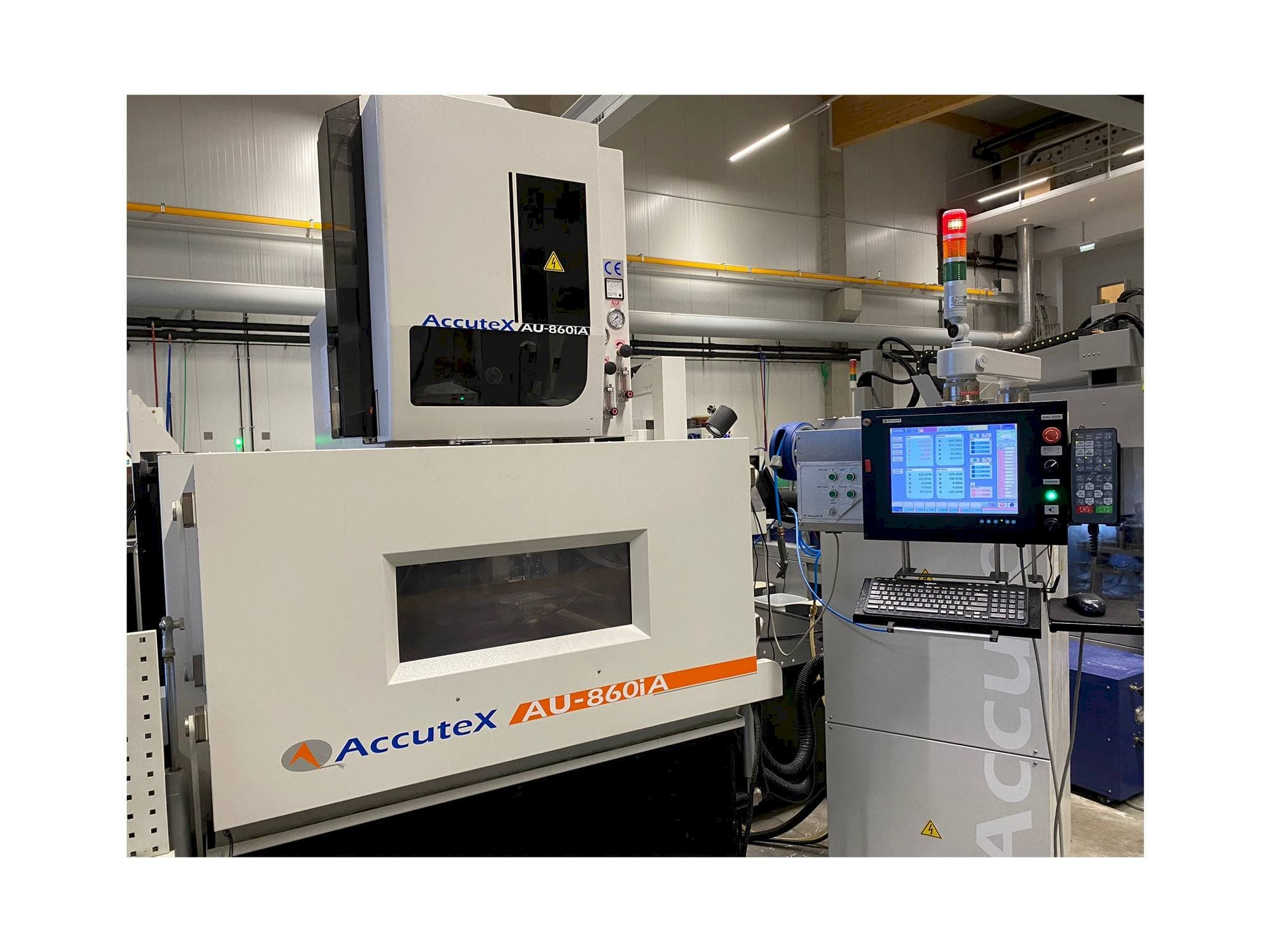 Front view of AccuteX AU-860iA machine