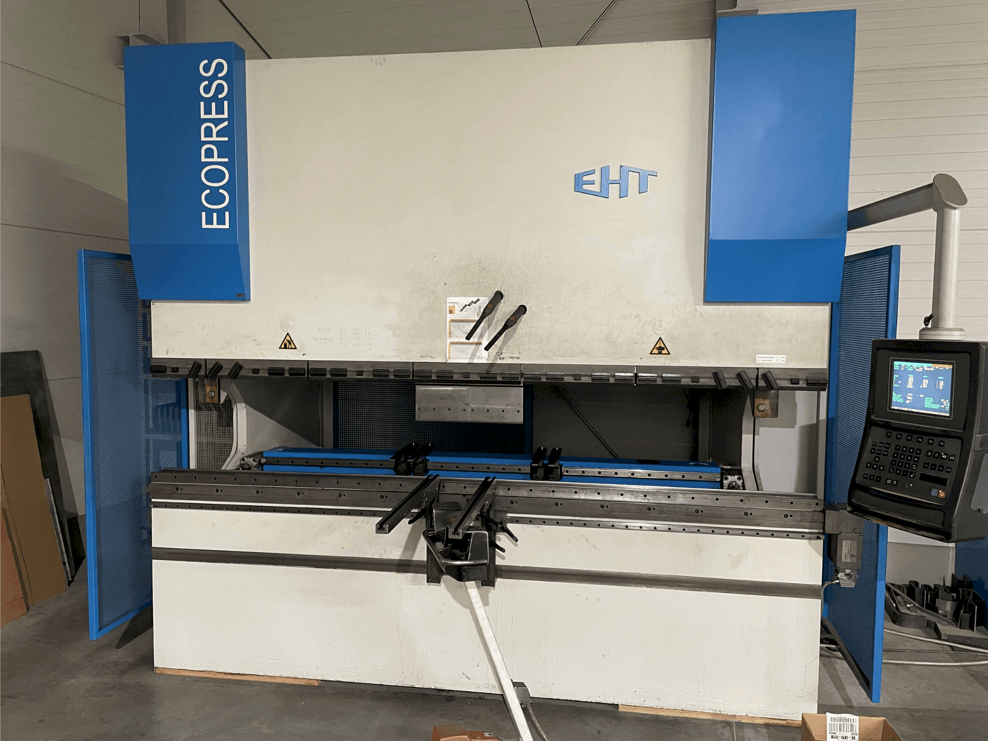 Front view of EHT Ecopress 135-30 machine