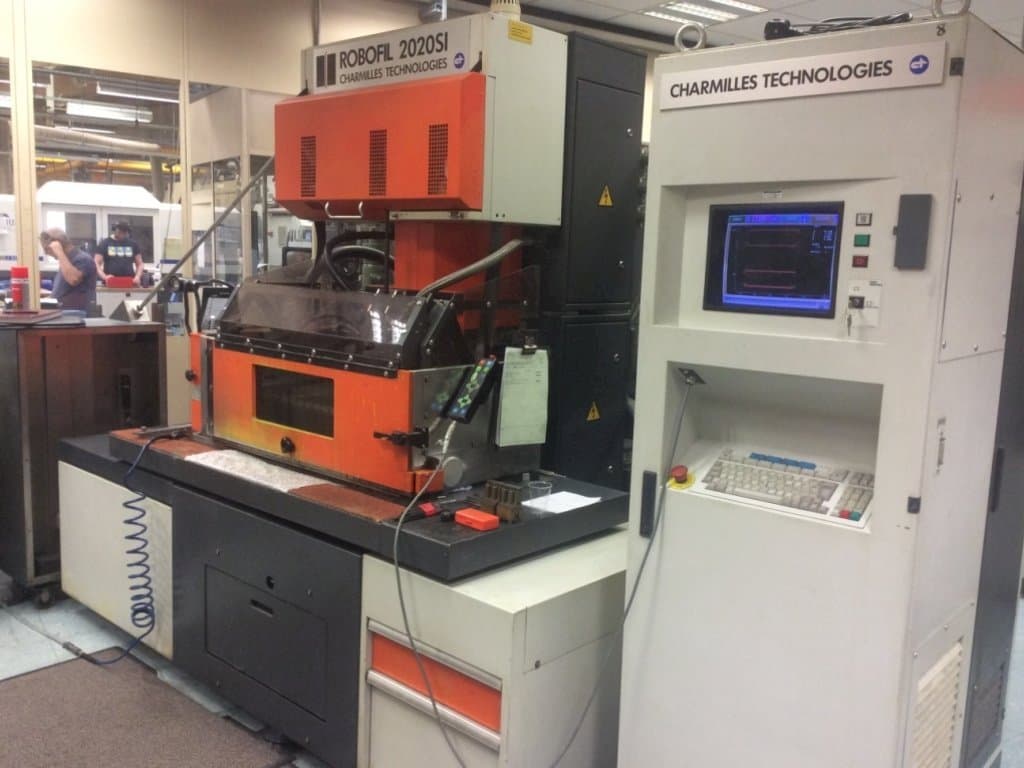 Front view of CHARMILLES Robofil 2020 SI  machine