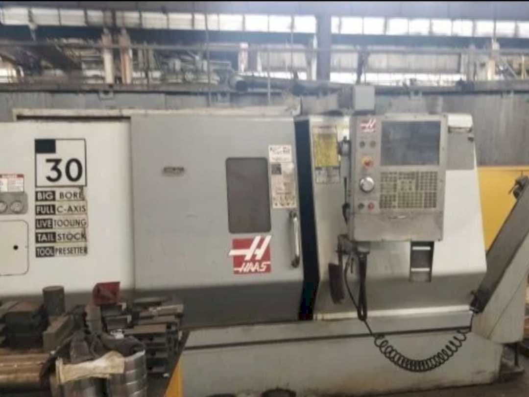 Front view of HAAS SL-30BTHE machine