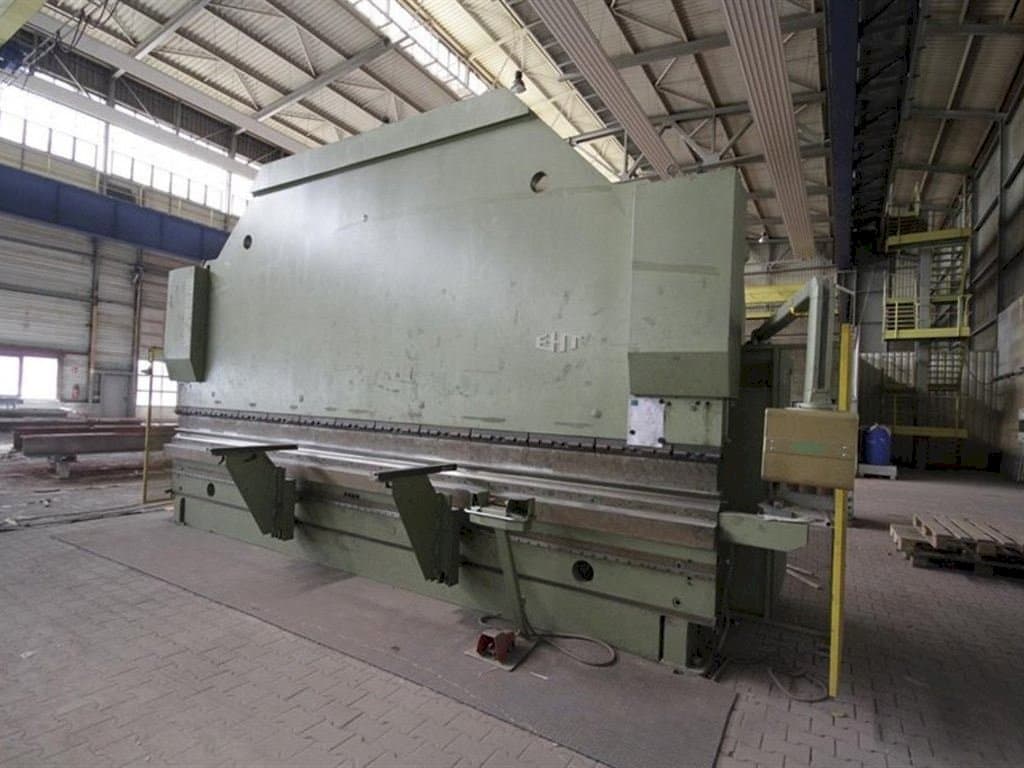 Right side view of EHT Variopress 250 60  machine