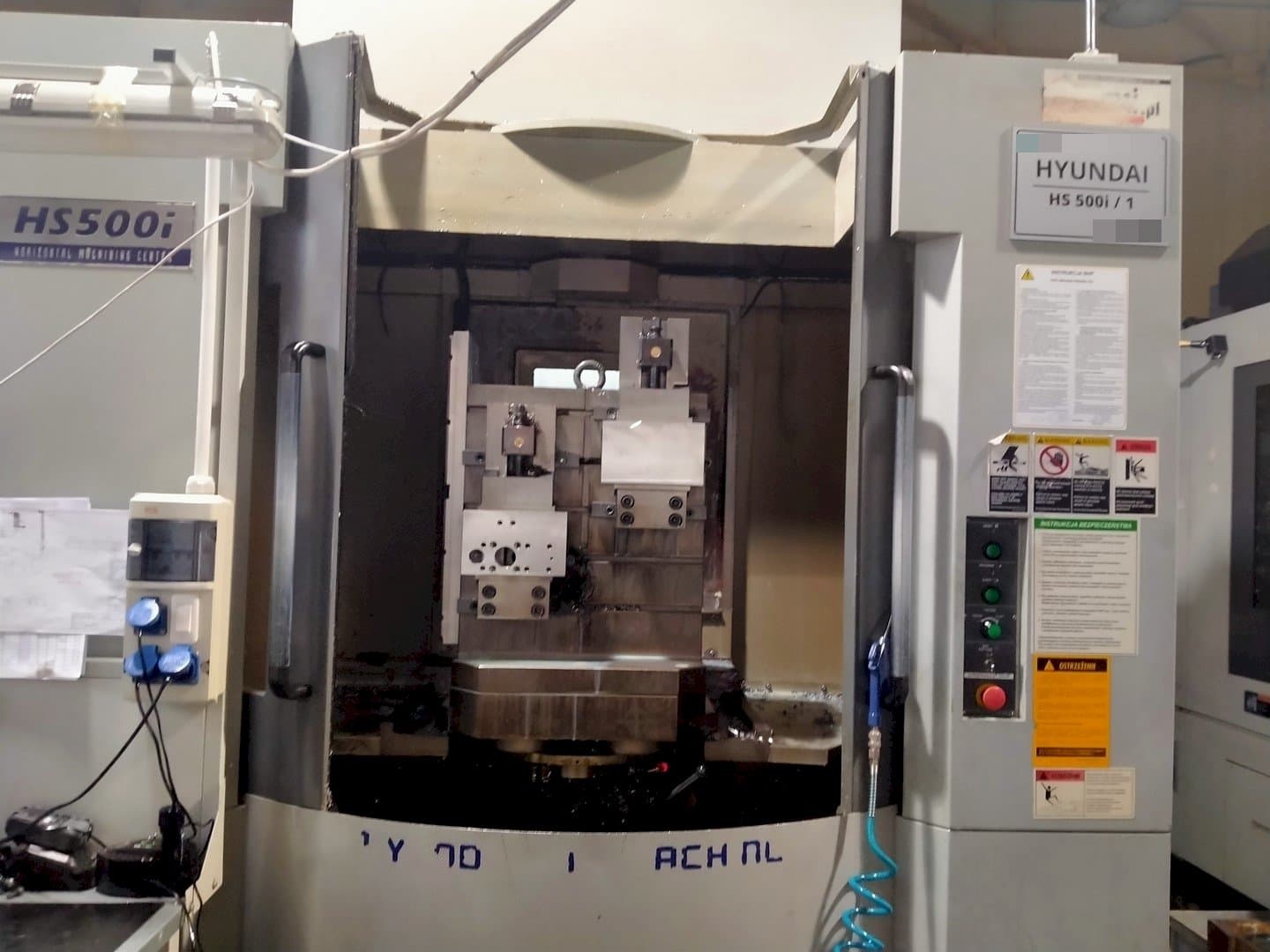 Front view of Hyundai Kia HS500i  machine