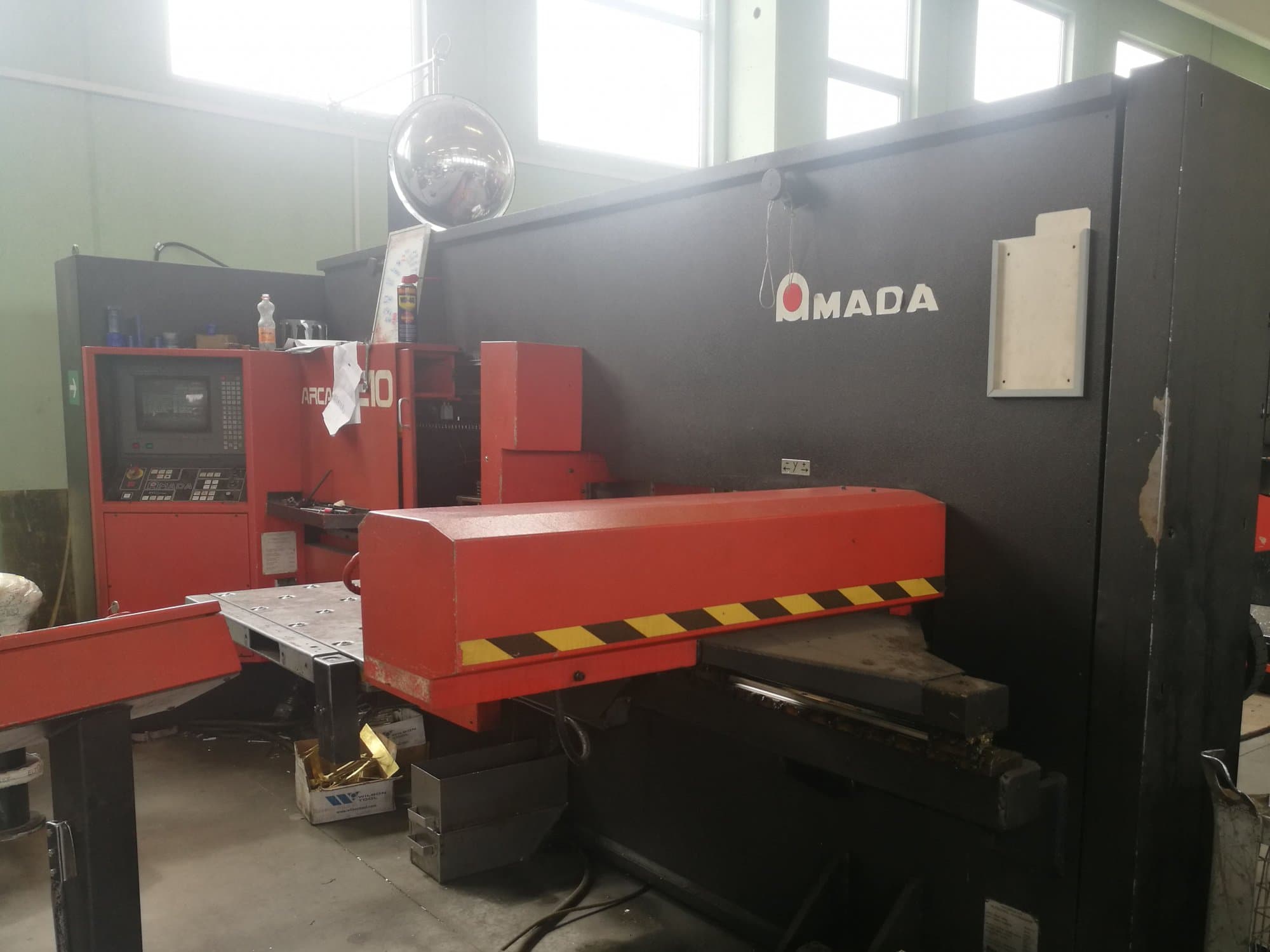 Right view of AMADA ARCADE 210 Machine