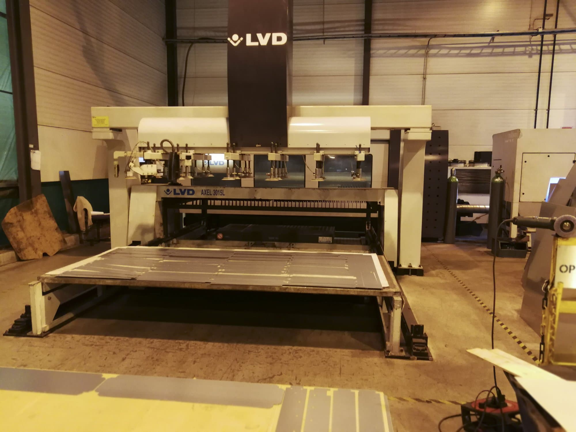 Front view 1 of LVD AXEL 3015 L Machine