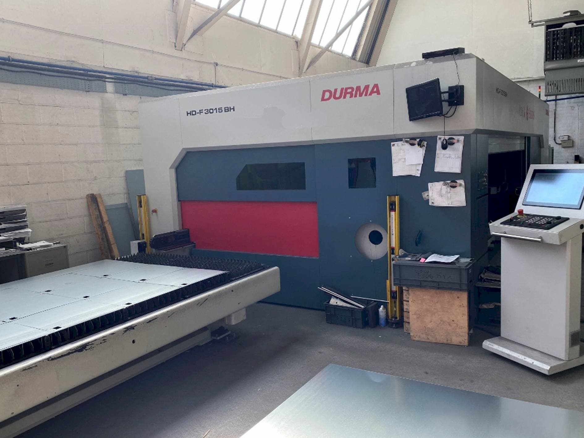 Front view of Durma HD-F 3015 BH 4kW Fiber machine