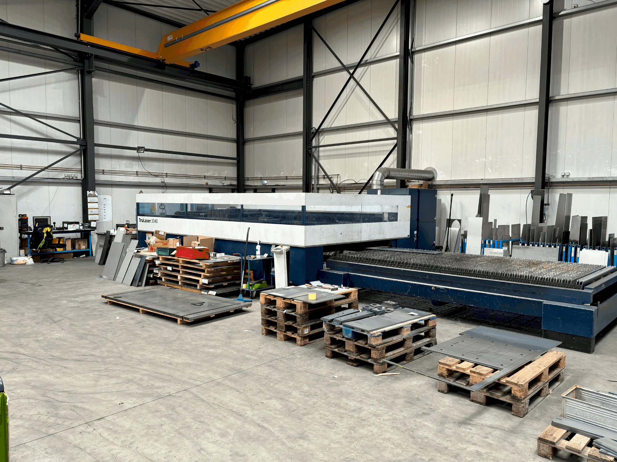 Front view of TRUMPF TruLaser 3040 machine