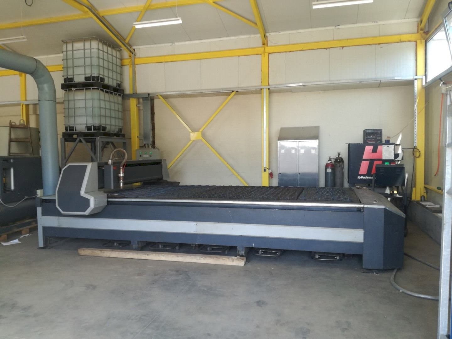 Front view of HPM ITALY GV 4 x 2  machine