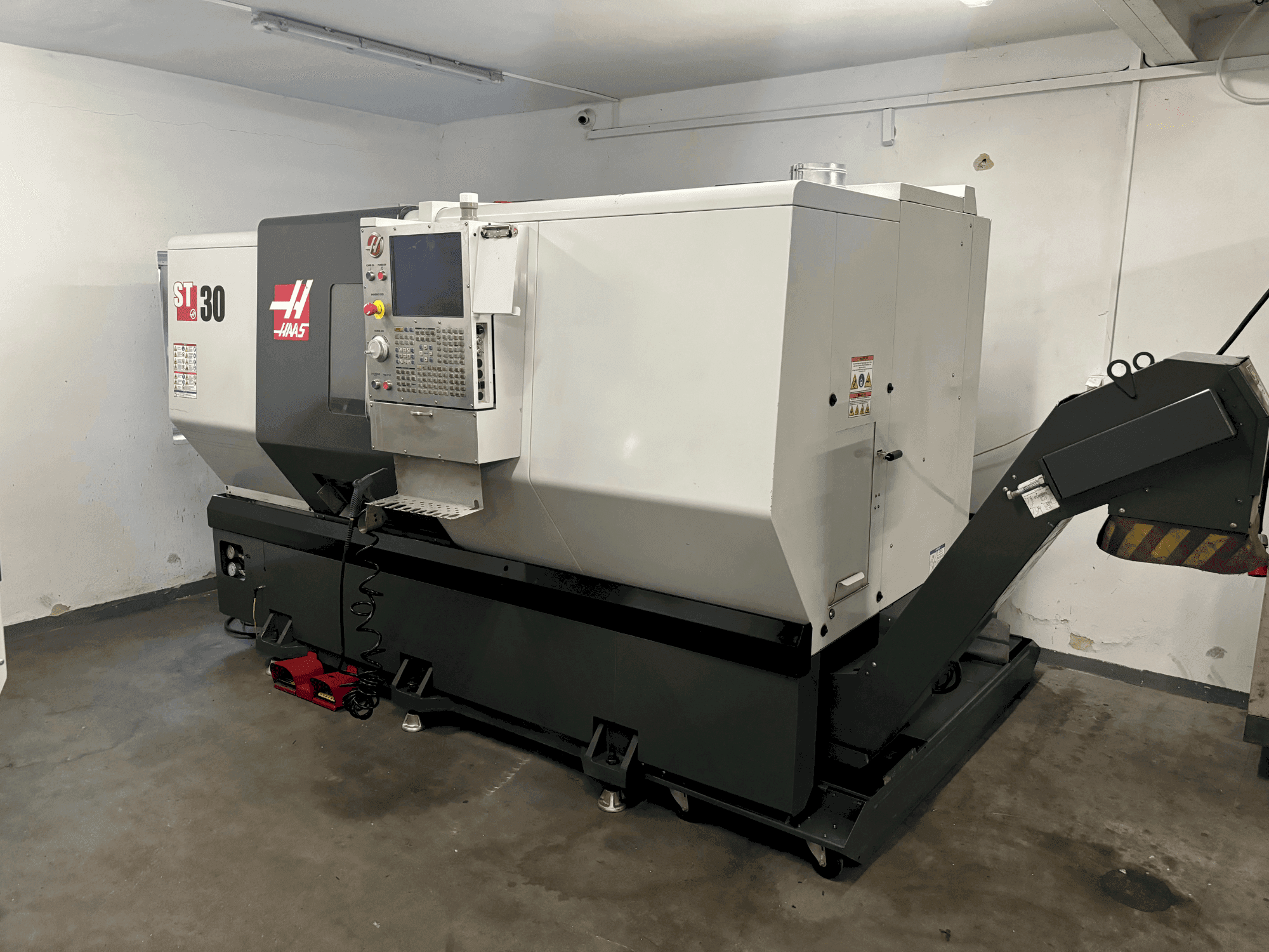 Front view of HAAS ST-30 machine