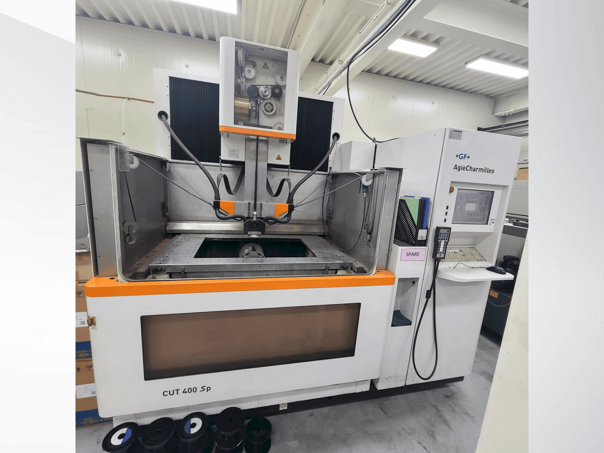 Front view of AGIE CUT 400 Sp machine