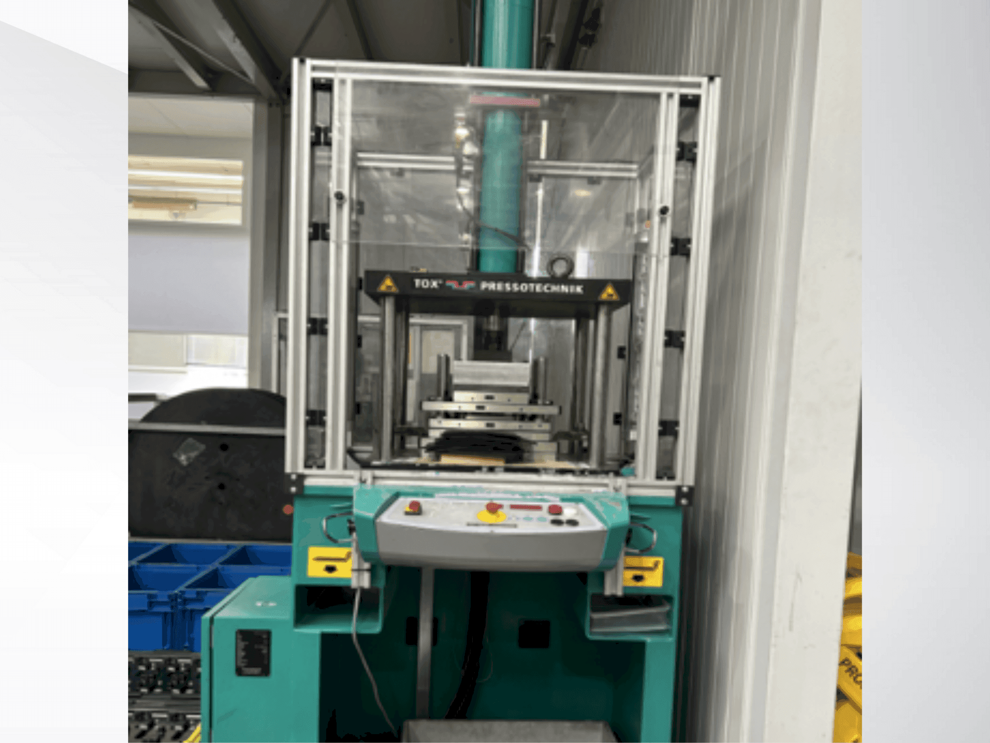 Front view of TOX MAG 008.261.A.001  machine