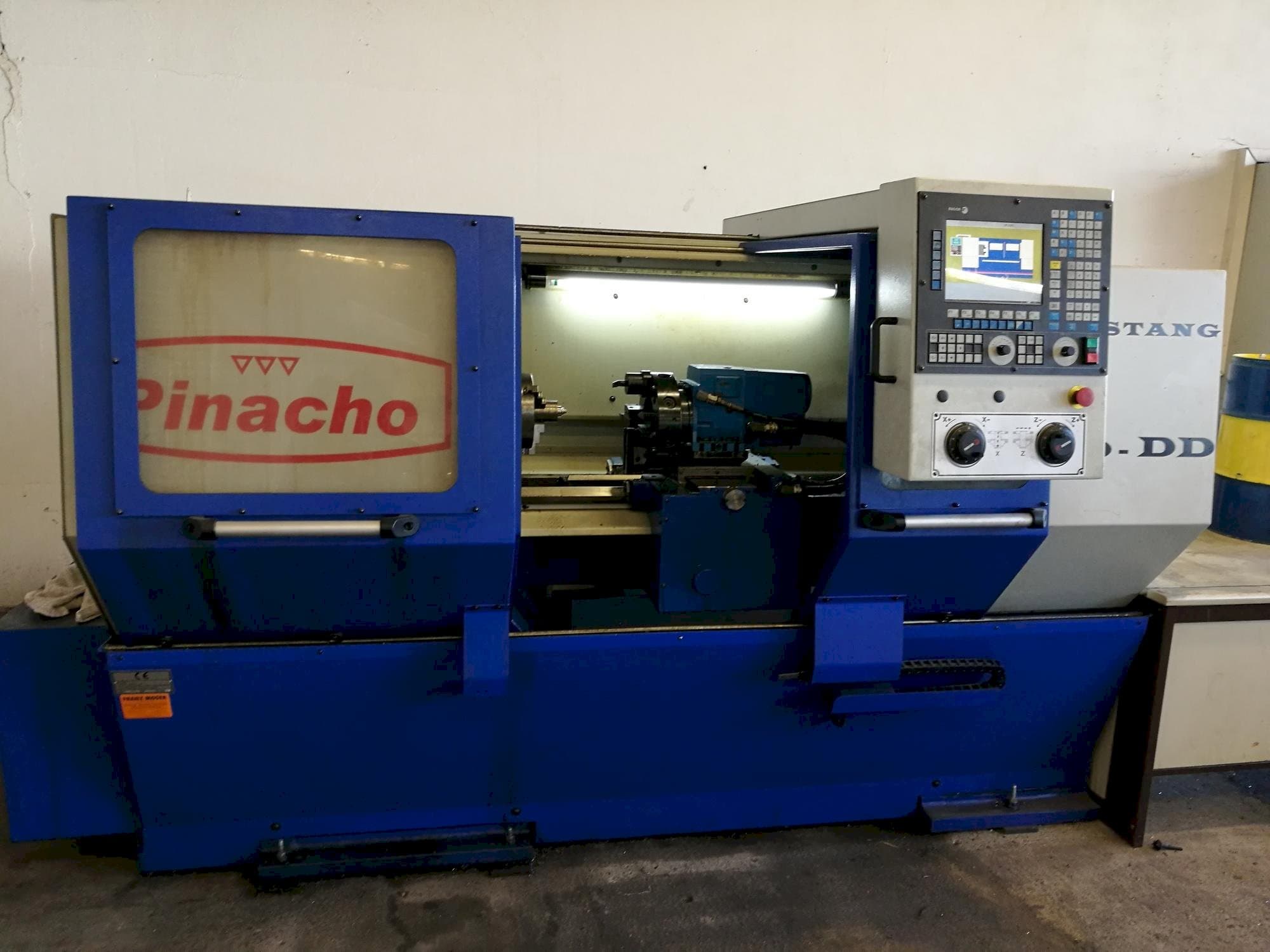 Front view of Pinacho Mustang 200-DD machine